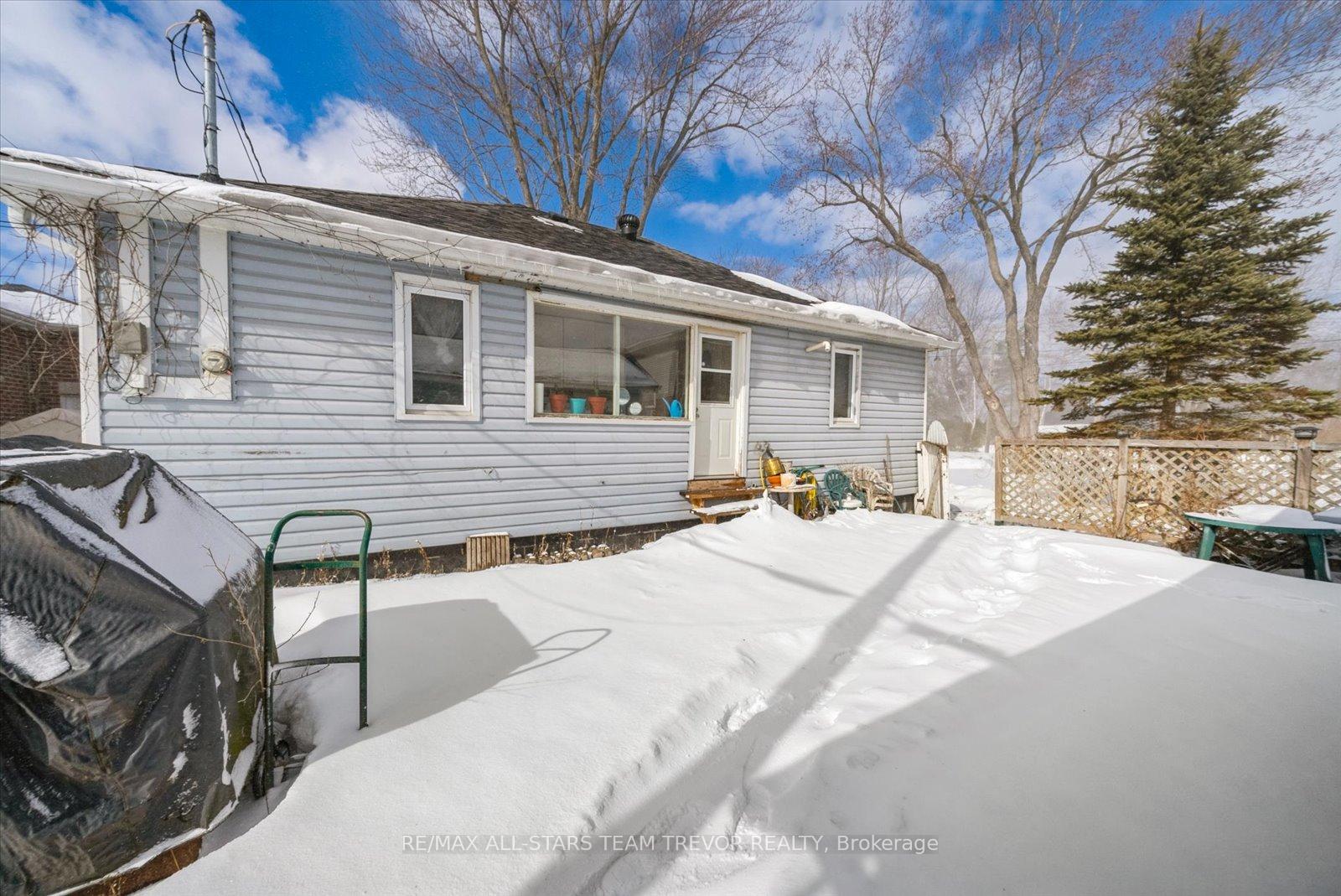 Photo 30 of 421 Lake Drive S, Georgina, Keswick South — HOMEH