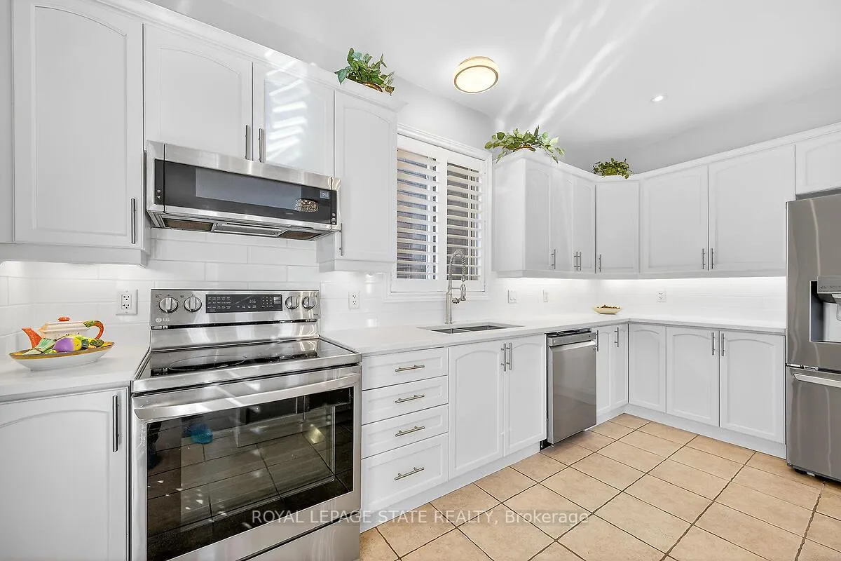 Photo 10 of 3 Sasha Court, Hamilton, Stoney Creek — HOMEH