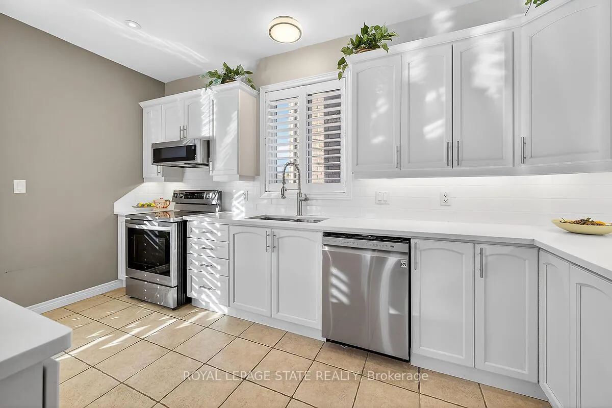 Photo 11 of 3 Sasha Court, Hamilton, Stoney Creek — HOMEH