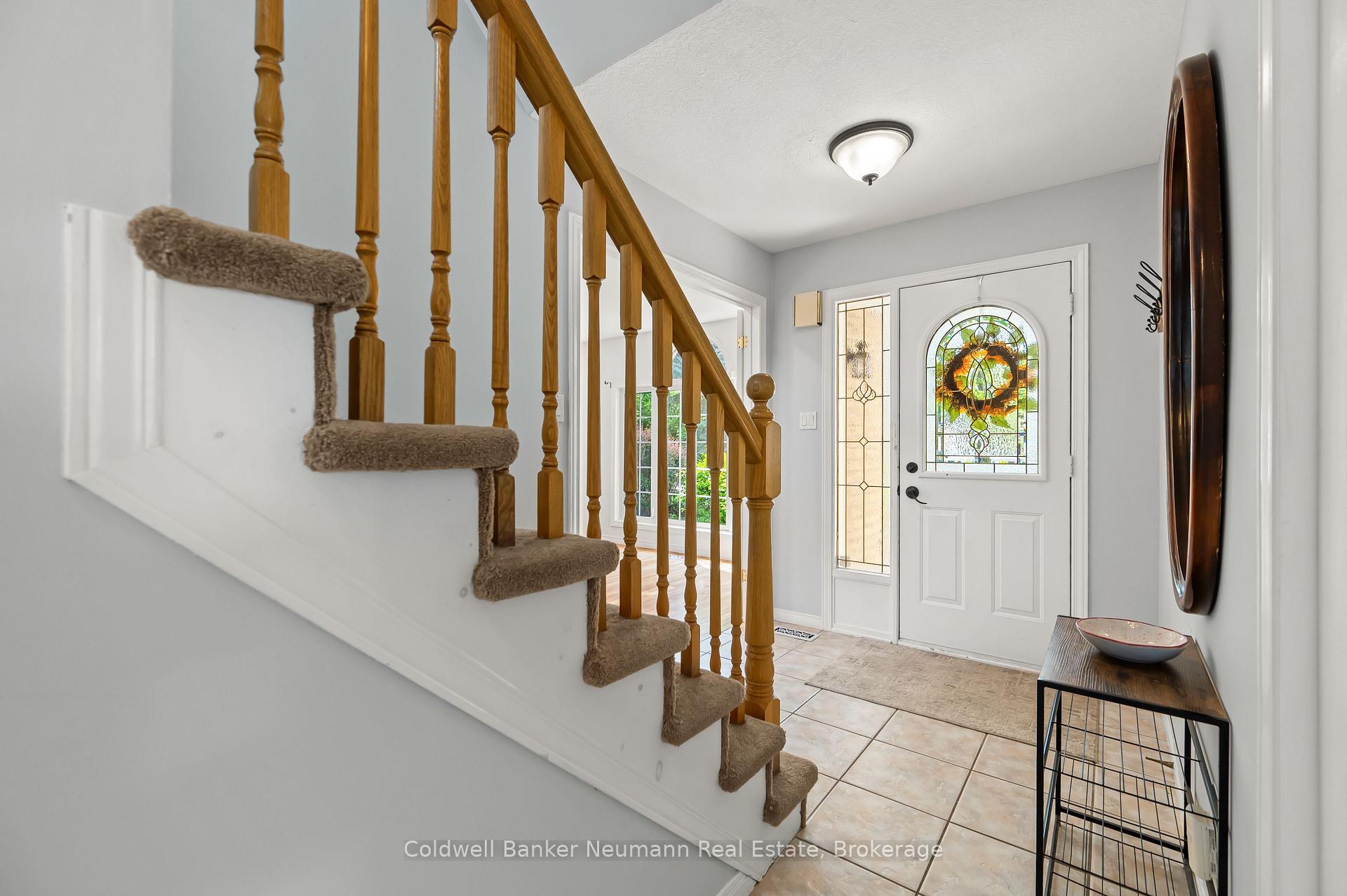 Photo 3 of 54 Pine Ridge Drive, Guelph, Pineridge/Westminster Woods — HOMEH