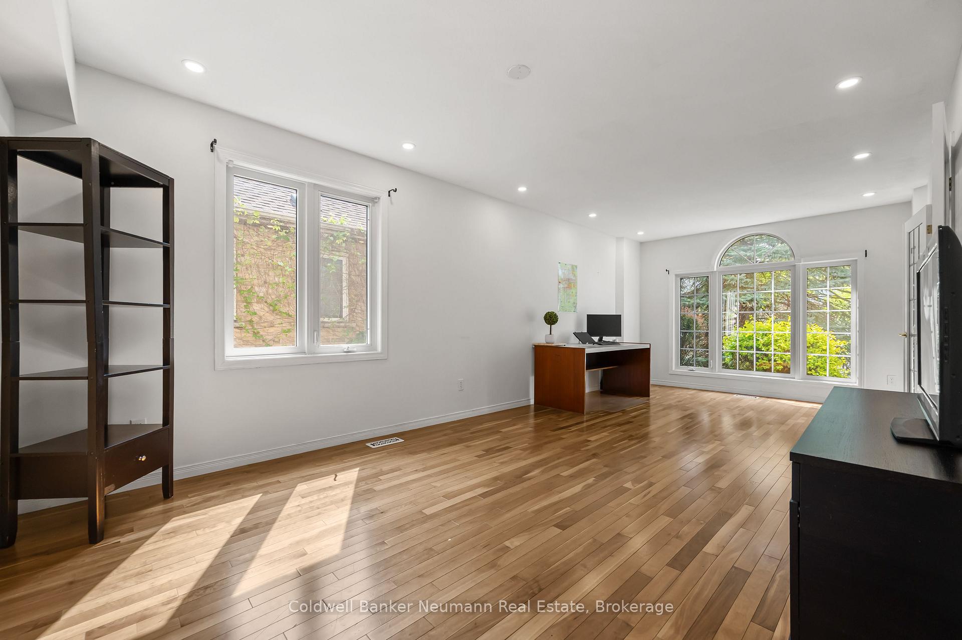 Photo 5 of 54 Pine Ridge Drive, Guelph, Pineridge/Westminster Woods — HOMEH