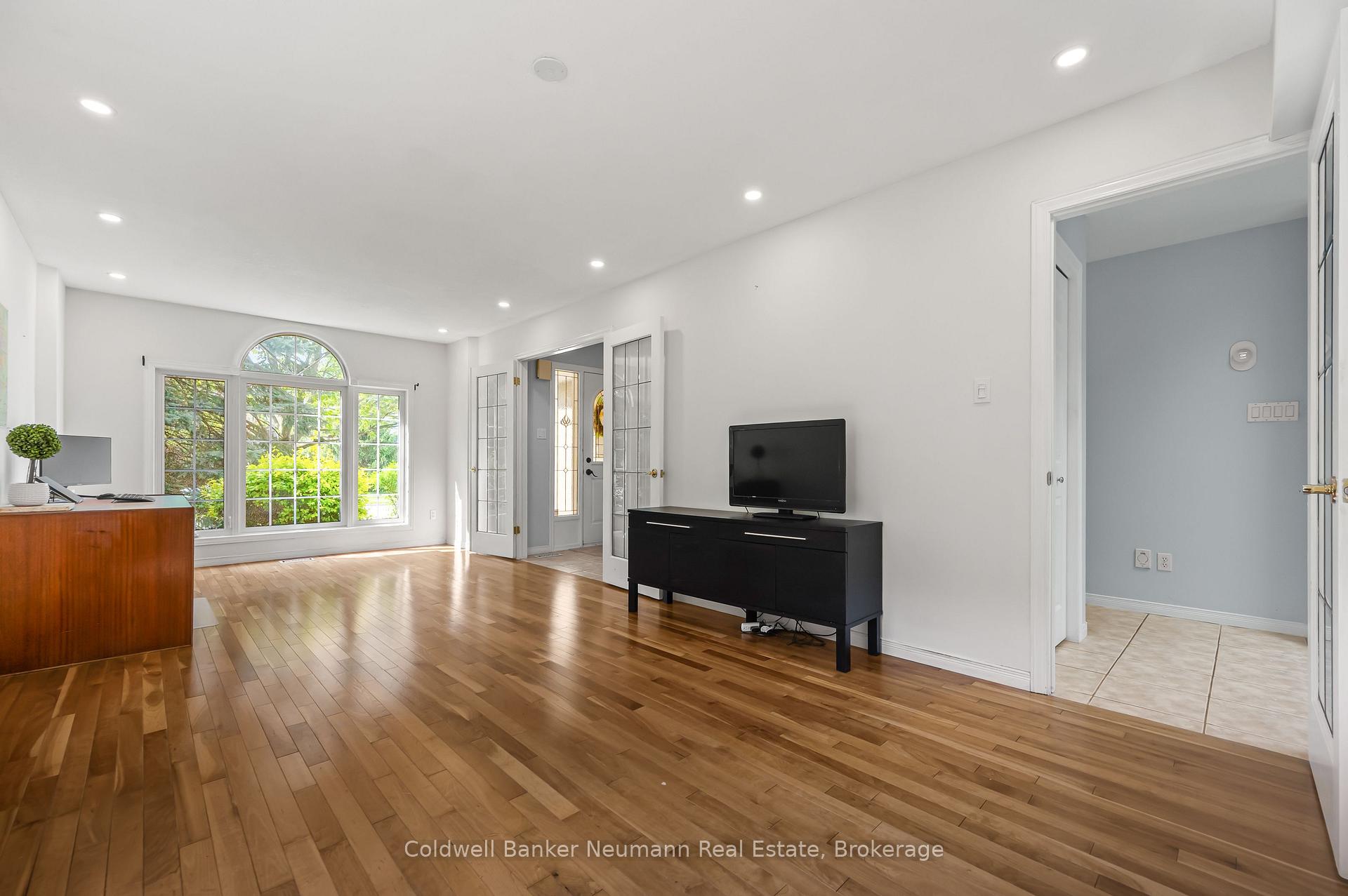 Photo 6 of 54 Pine Ridge Drive, Guelph, Pineridge/Westminster Woods — HOMEH