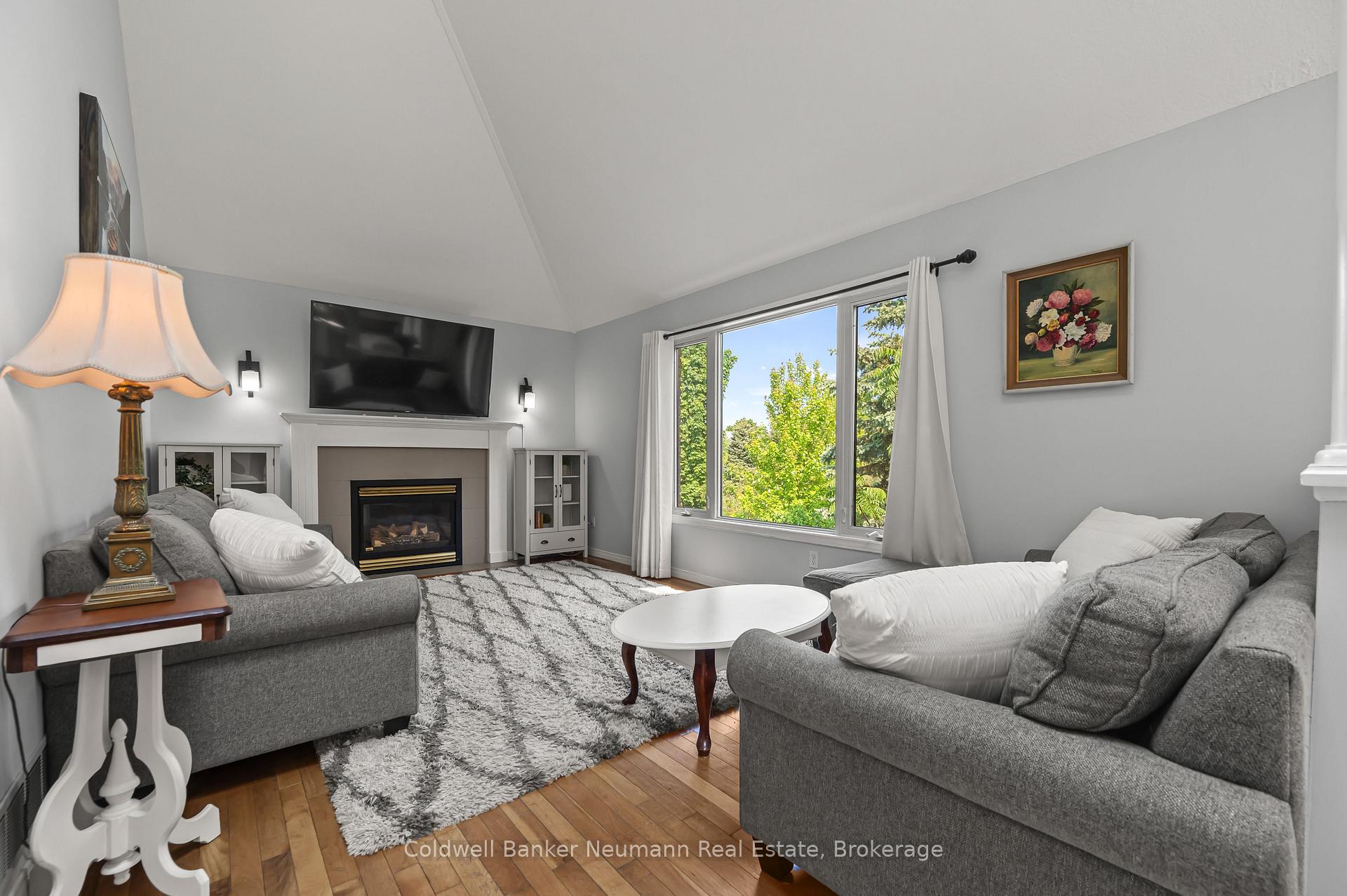 Photo 7 of 54 Pine Ridge Drive, Guelph, Pineridge/Westminster Woods — HOMEH