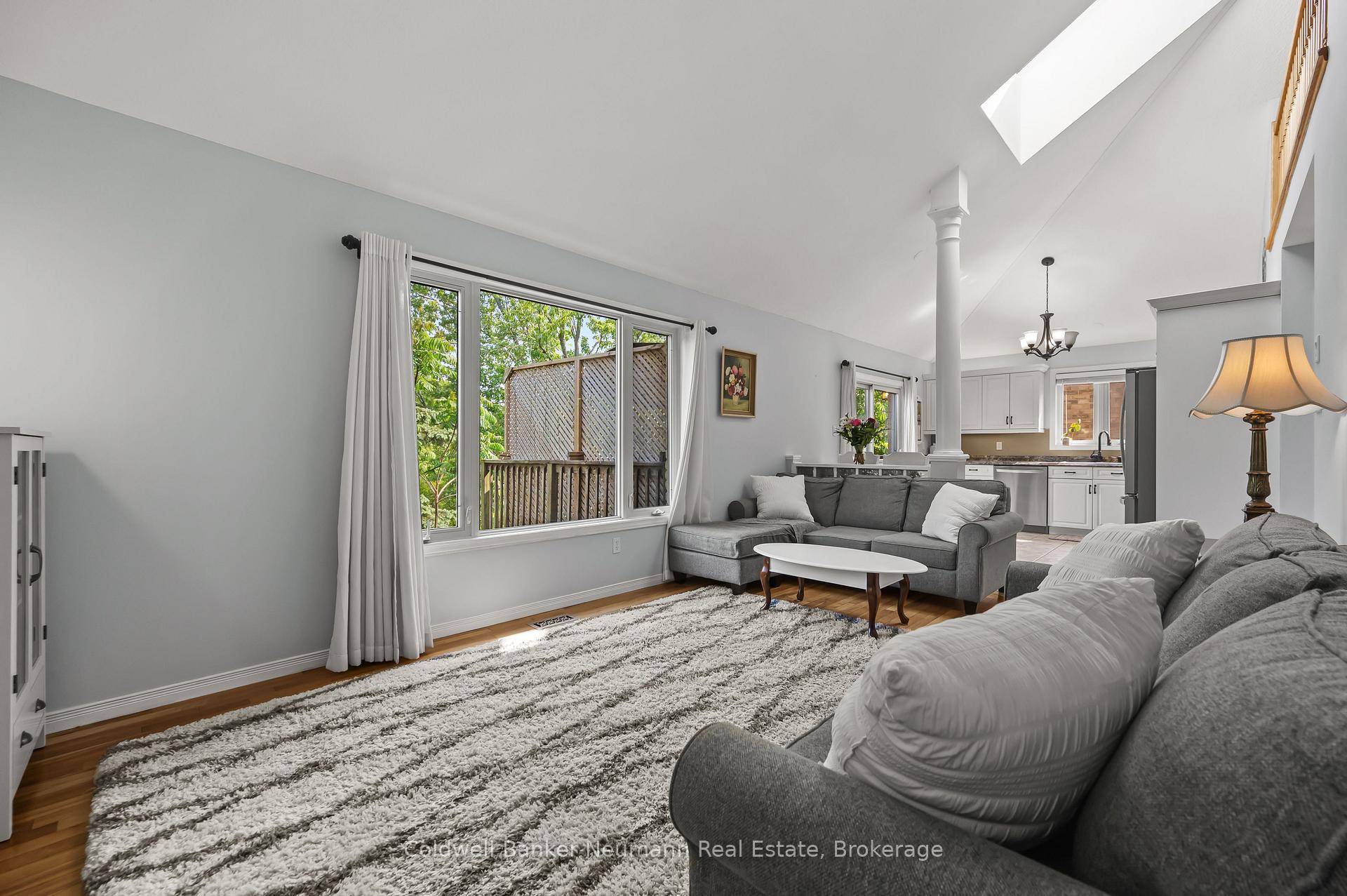 Photo 8 of 54 Pine Ridge Drive, Guelph, Pineridge/Westminster Woods — HOMEH