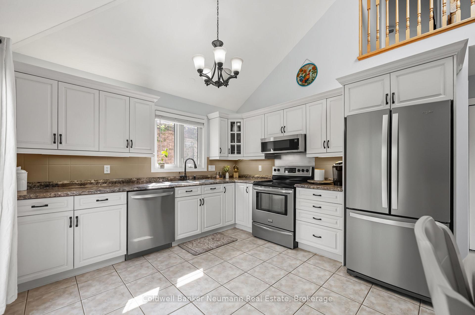 Photo 11 of 54 Pine Ridge Drive, Guelph, Pineridge/Westminster Woods — HOMEH