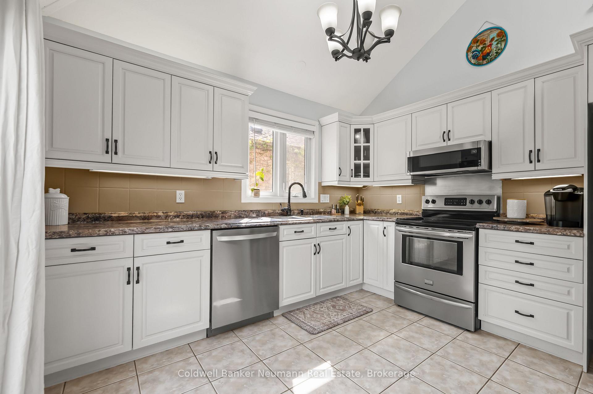Photo 14 of 54 Pine Ridge Drive, Guelph, Pineridge/Westminster Woods — HOMEH