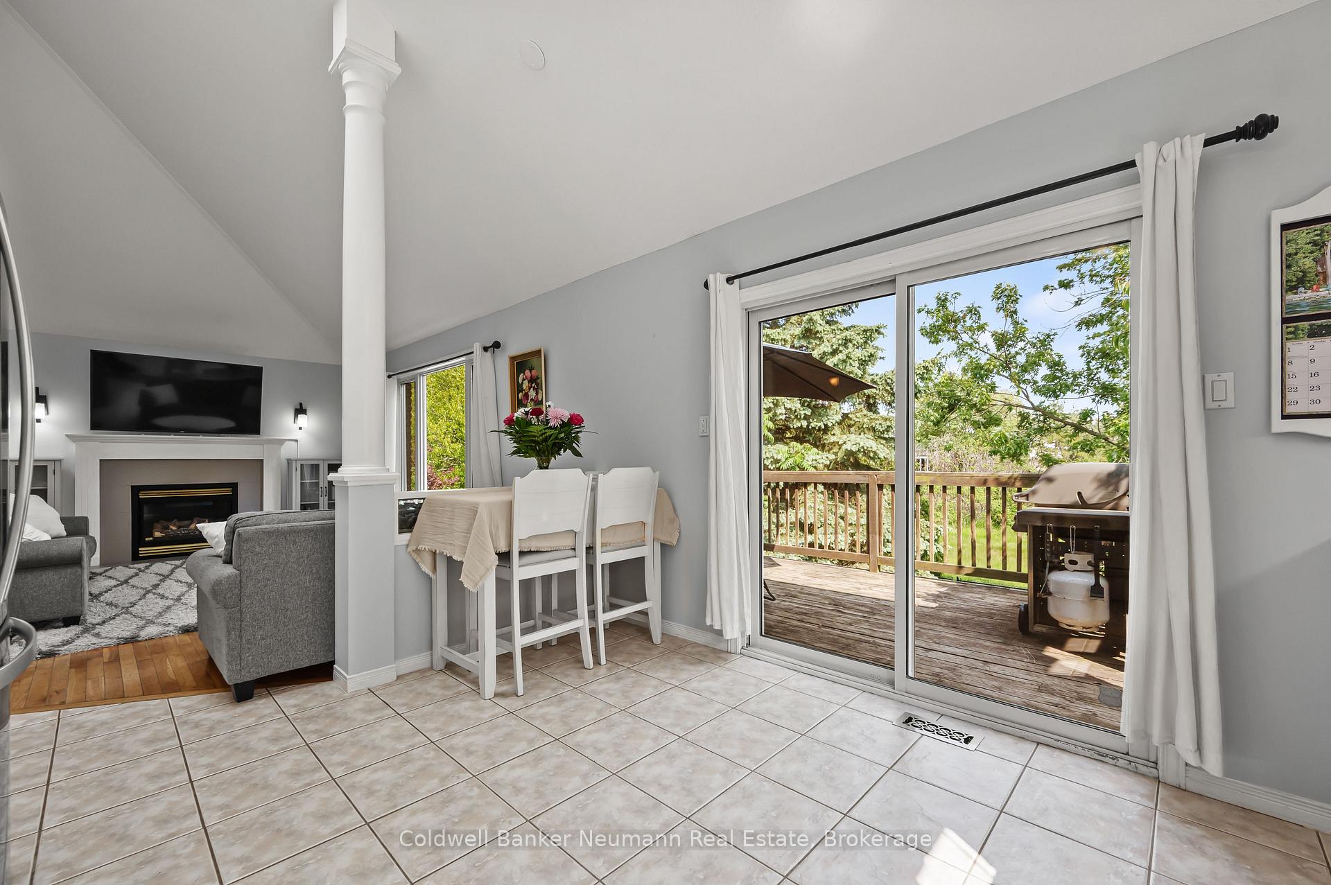 Photo 15 of 54 Pine Ridge Drive, Guelph, Pineridge/Westminster Woods — HOMEH