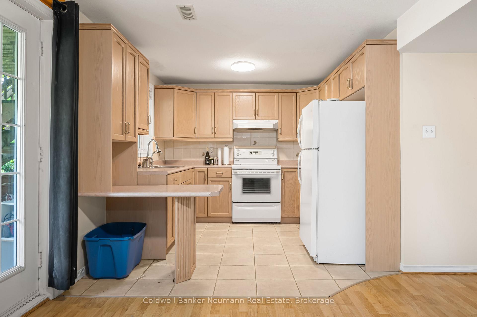 Photo 26 of 54 Pine Ridge Drive, Guelph, Pineridge/Westminster Woods — HOMEH