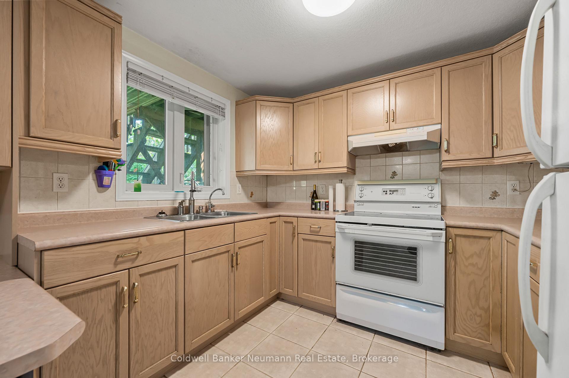Photo 27 of 54 Pine Ridge Drive, Guelph, Pineridge/Westminster Woods — HOMEH
