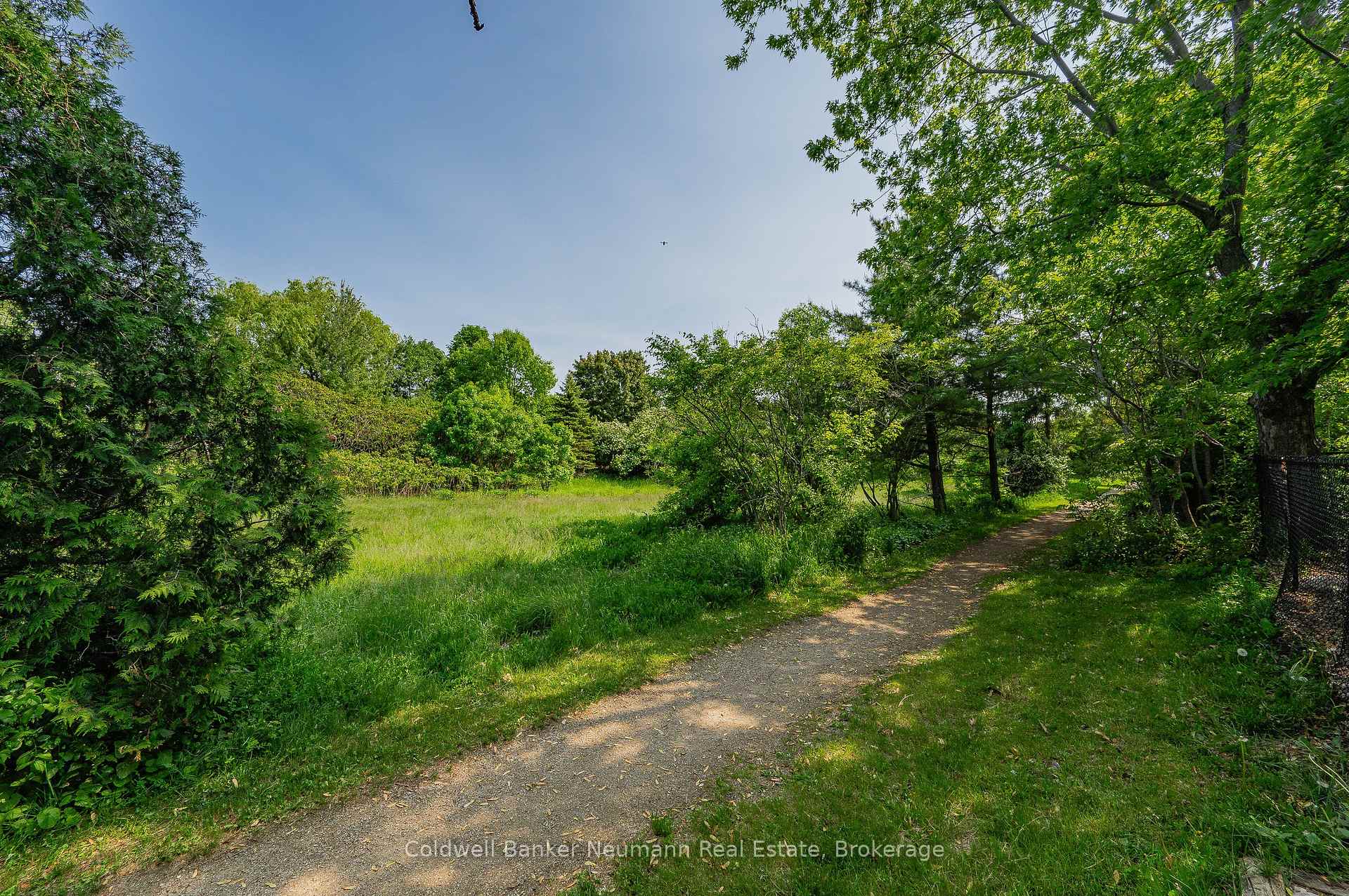 Photo 39 of 54 Pine Ridge Drive, Guelph, Pineridge/Westminster Woods — HOMEH