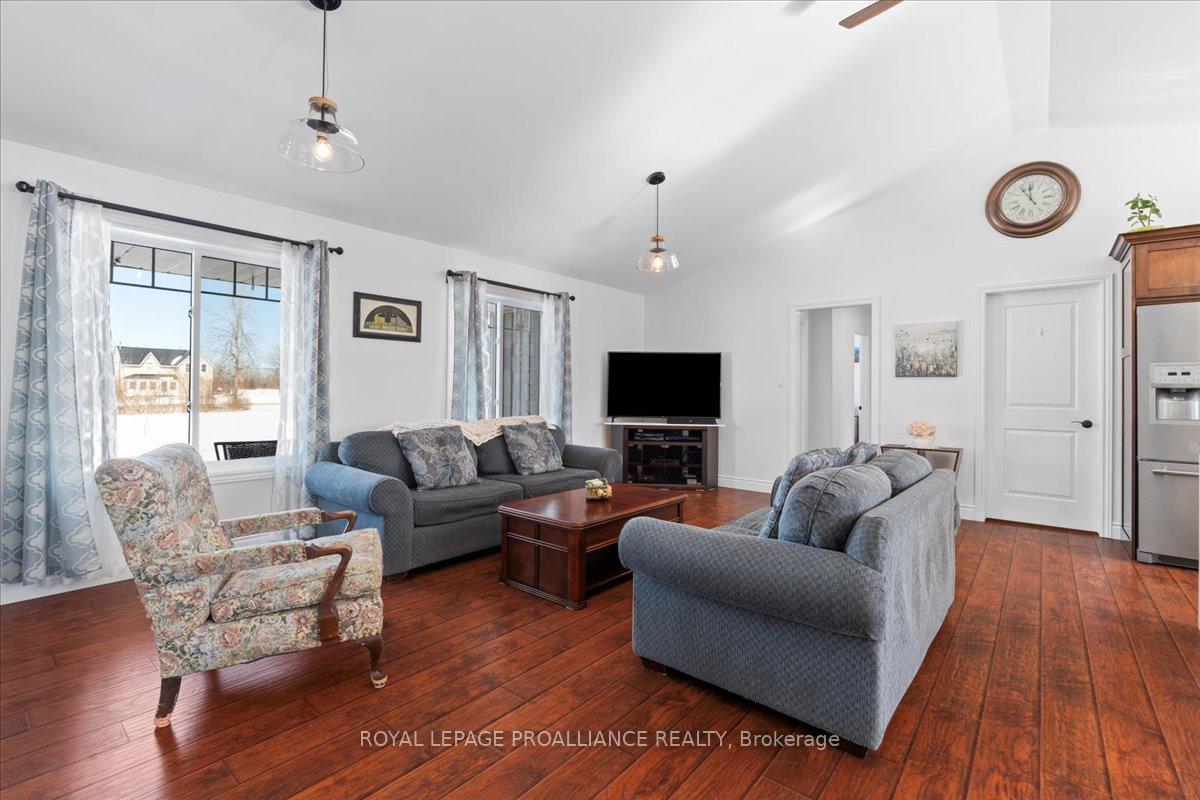 Photo 13 of 1602 Casey Road, Belleville, Thurlow Ward — HOMEH