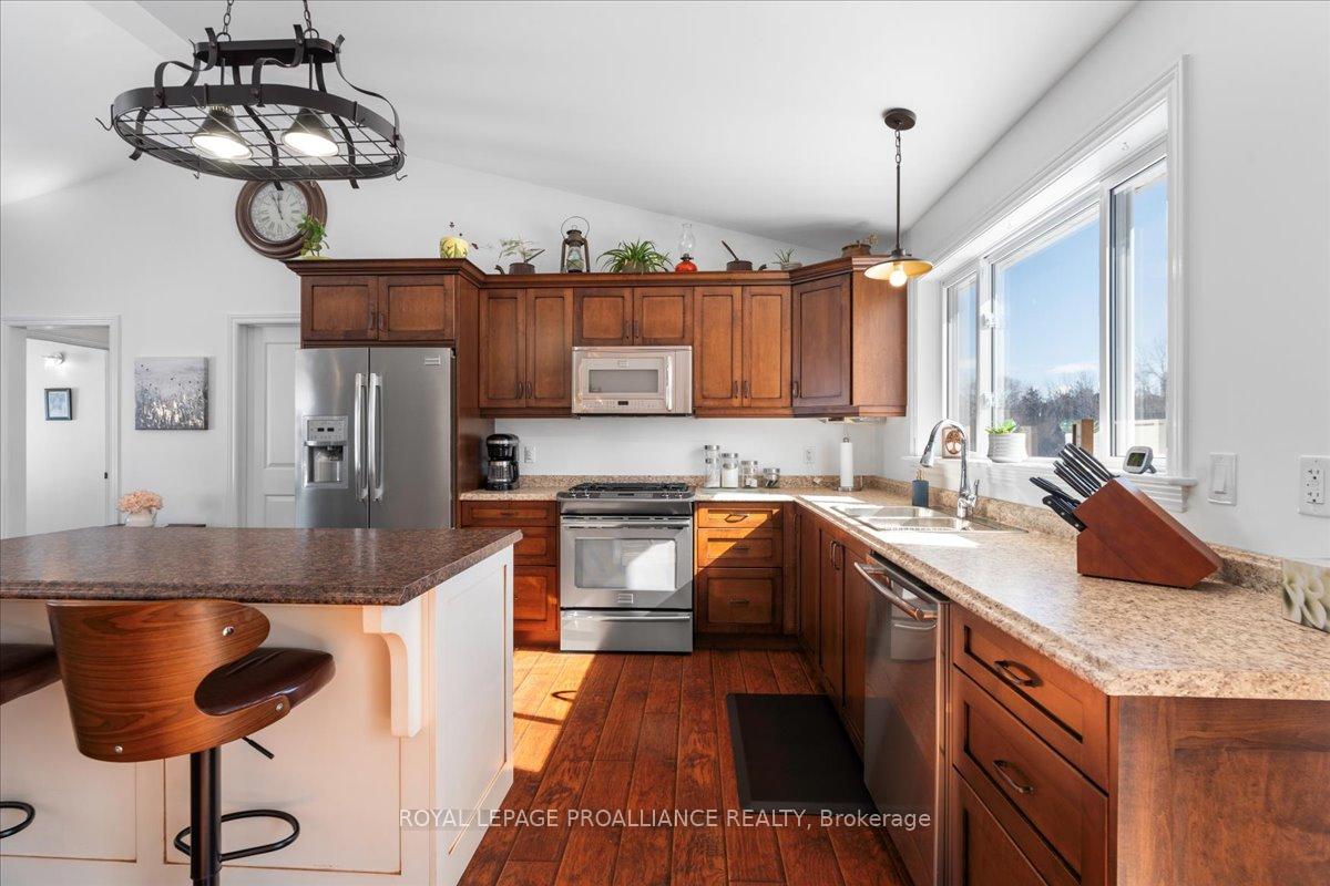 Photo 18 of 1602 Casey Road, Belleville, Thurlow Ward — HOMEH