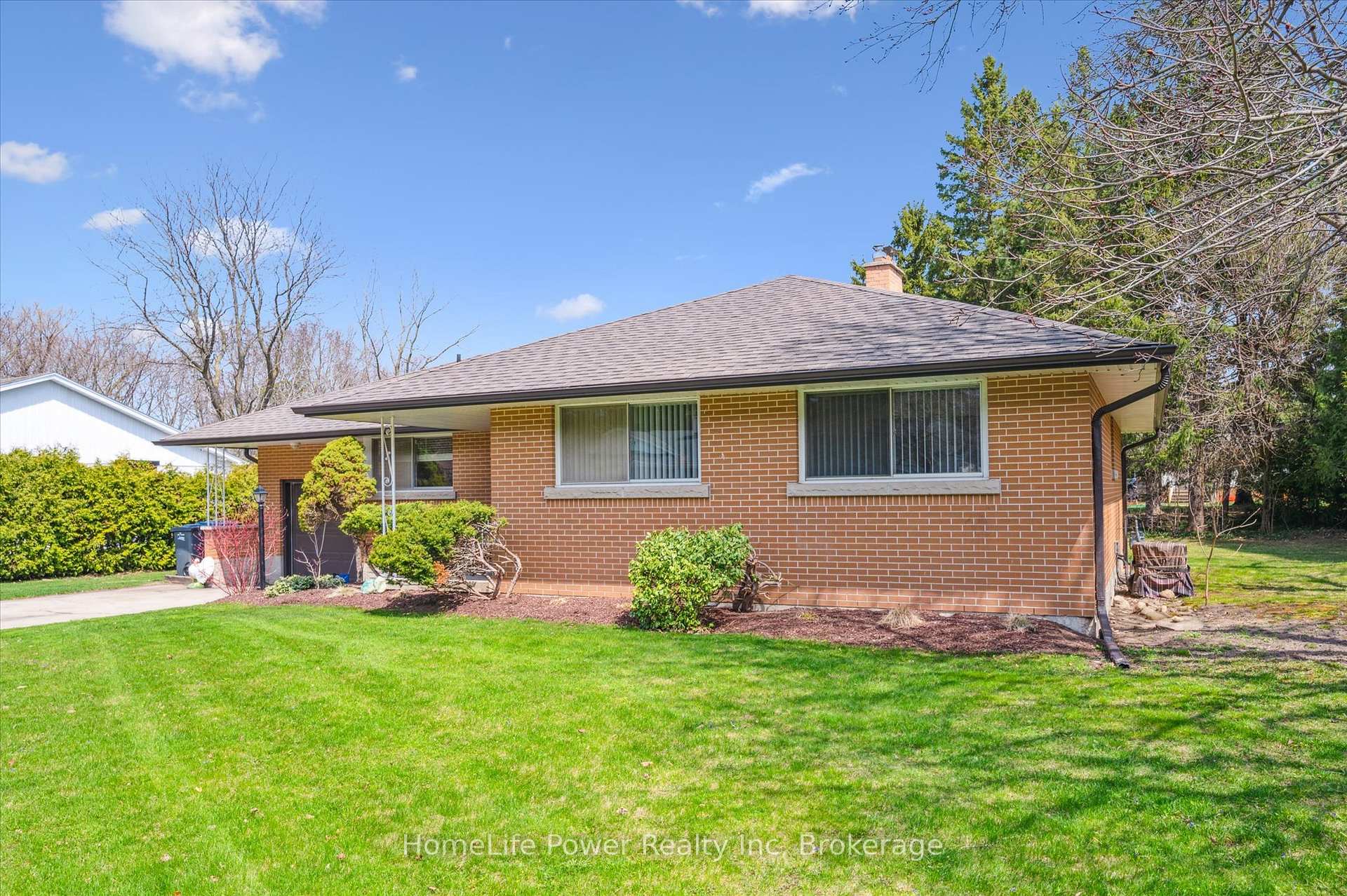 Photo 2 of 6 Evergreen Drive, Guelph, Kortright East — HOMEH