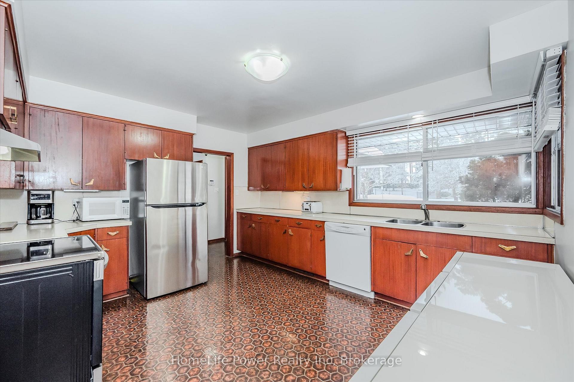 Photo 13 of 6 Evergreen Drive, Guelph, Kortright East — HOMEH
