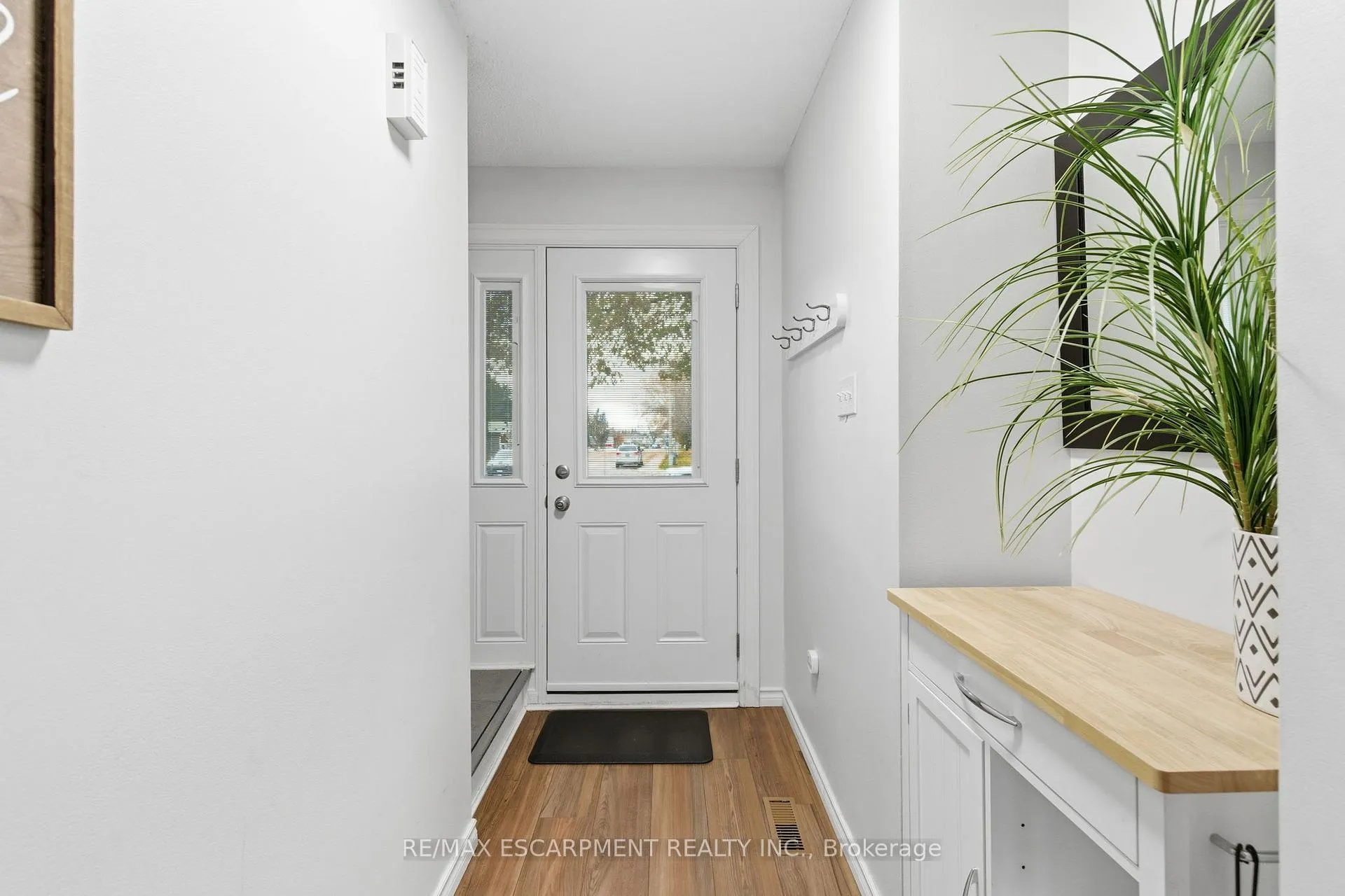 Photo 5 of 38 Golden Orchard Drive, Hamilton, Gourley — HOMEH