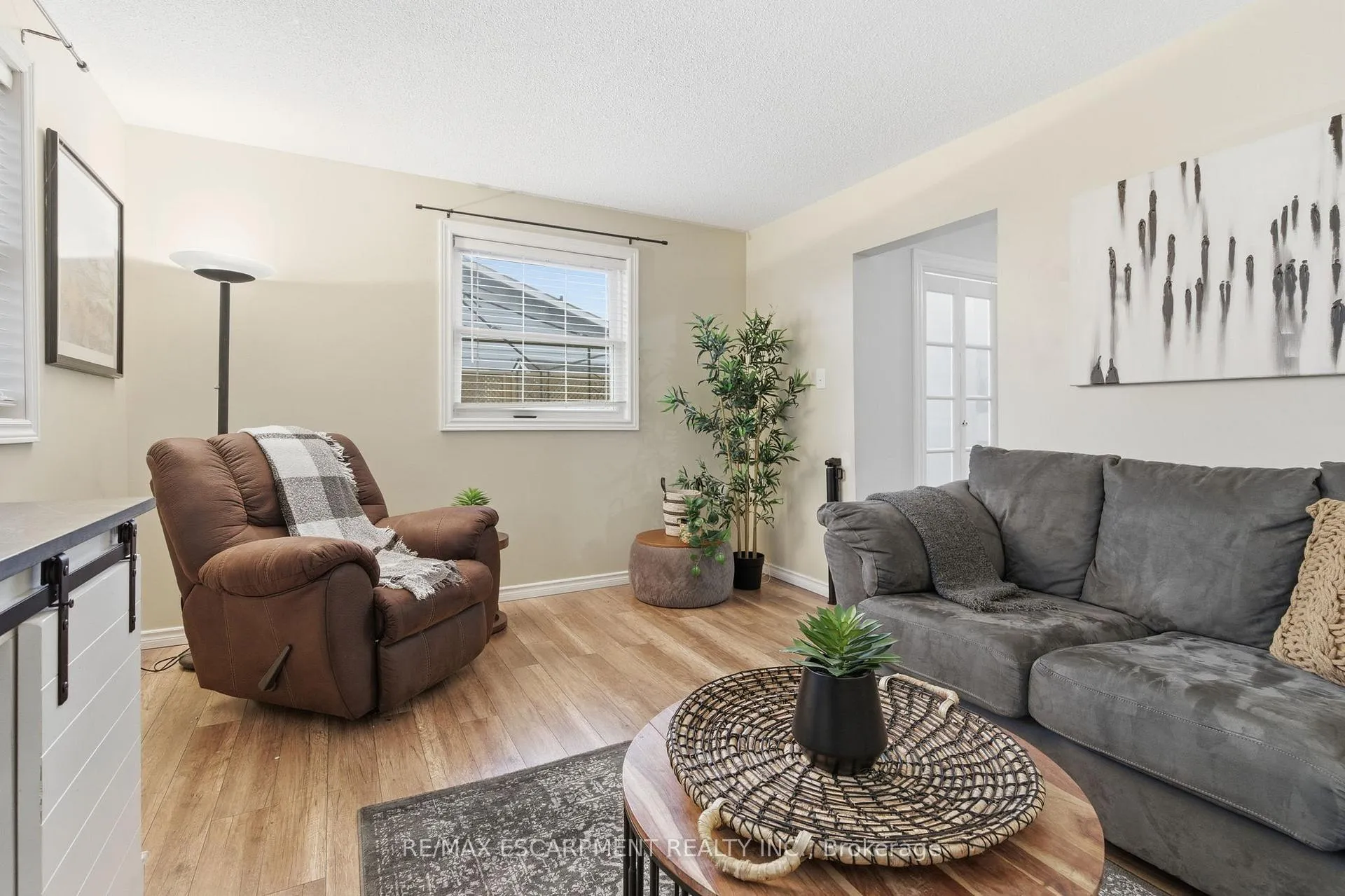 Photo 16 of 38 Golden Orchard Drive, Hamilton, Gourley — HOMEH