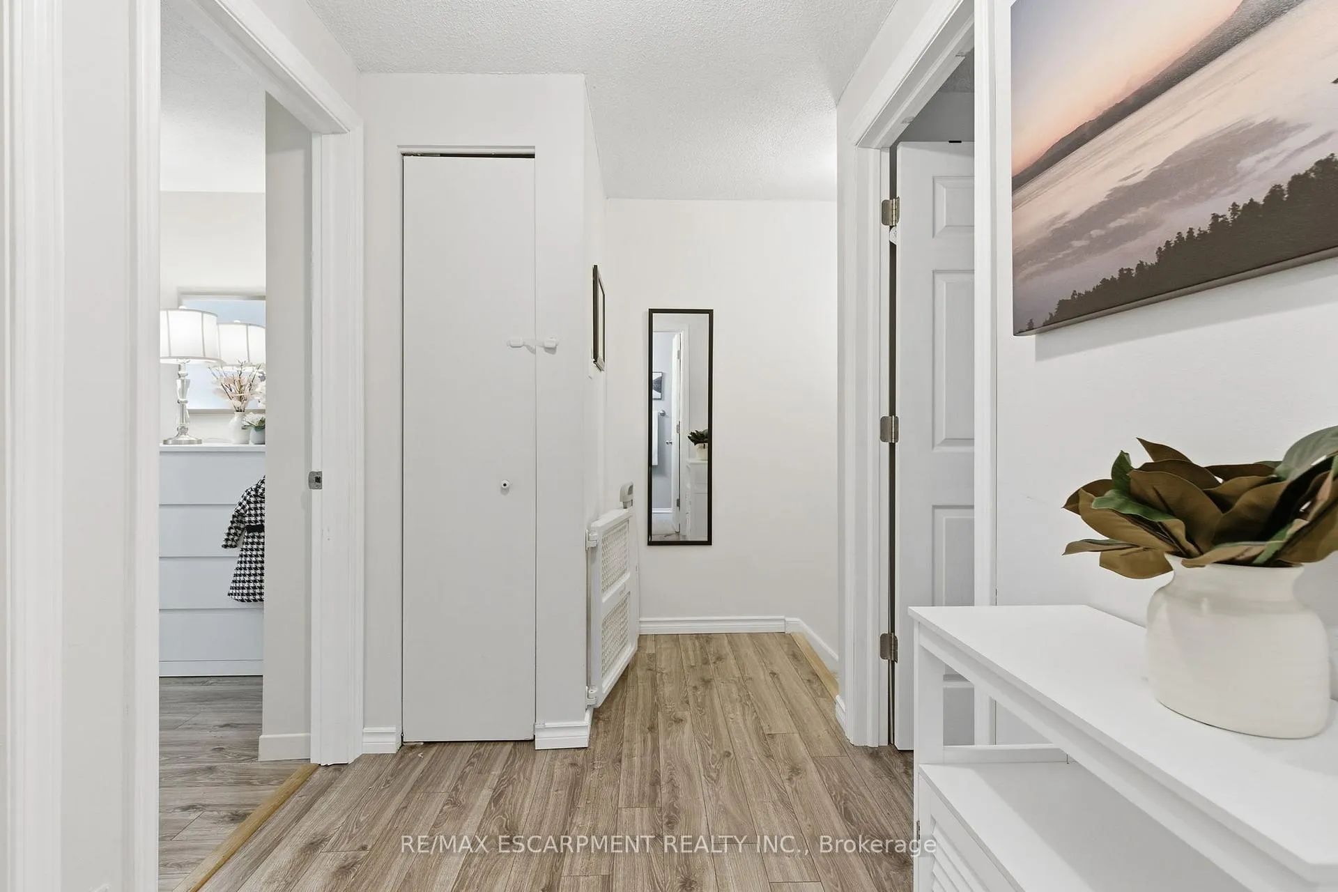 Photo 17 of 38 Golden Orchard Drive, Hamilton, Gourley — HOMEH