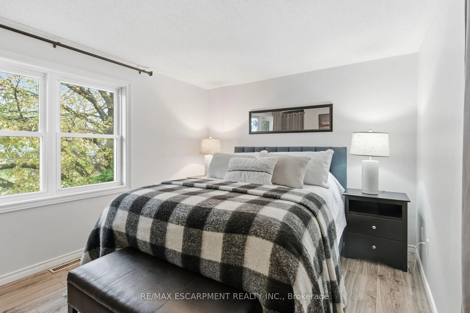 Photo 18 of 38 Golden Orchard Drive, Hamilton, Gourley — HOMEH