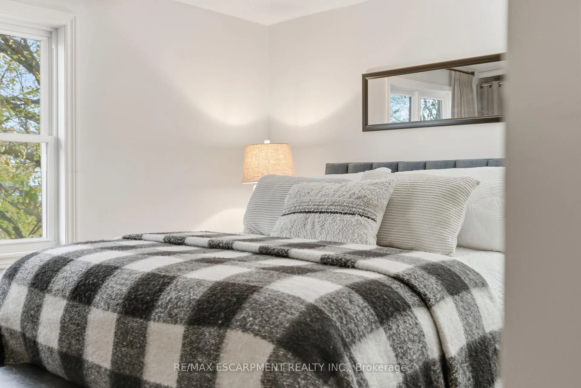 Photo 19 of 38 Golden Orchard Drive, Hamilton, Gourley — HOMEH