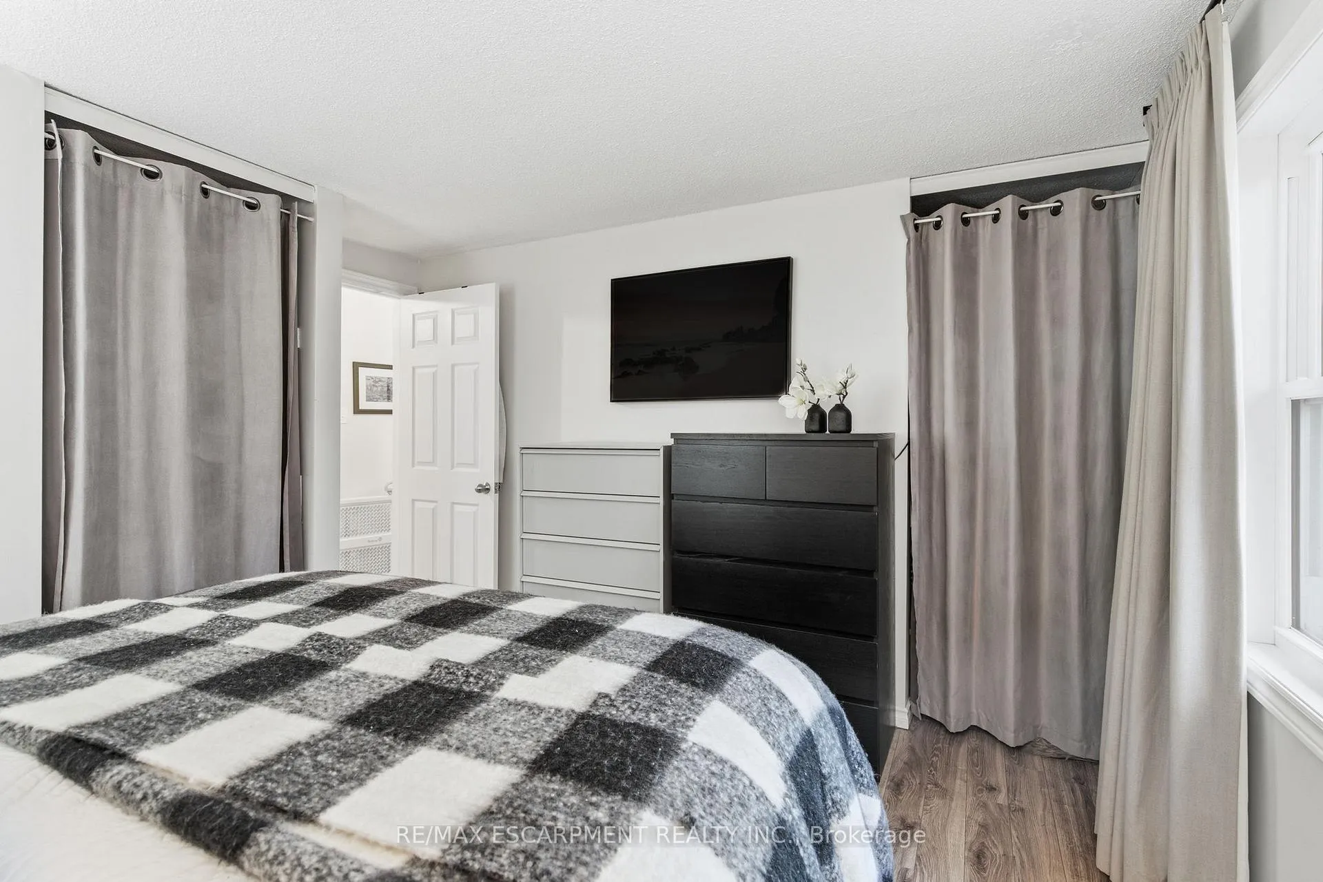 Photo 20 of 38 Golden Orchard Drive, Hamilton, Gourley — HOMEH