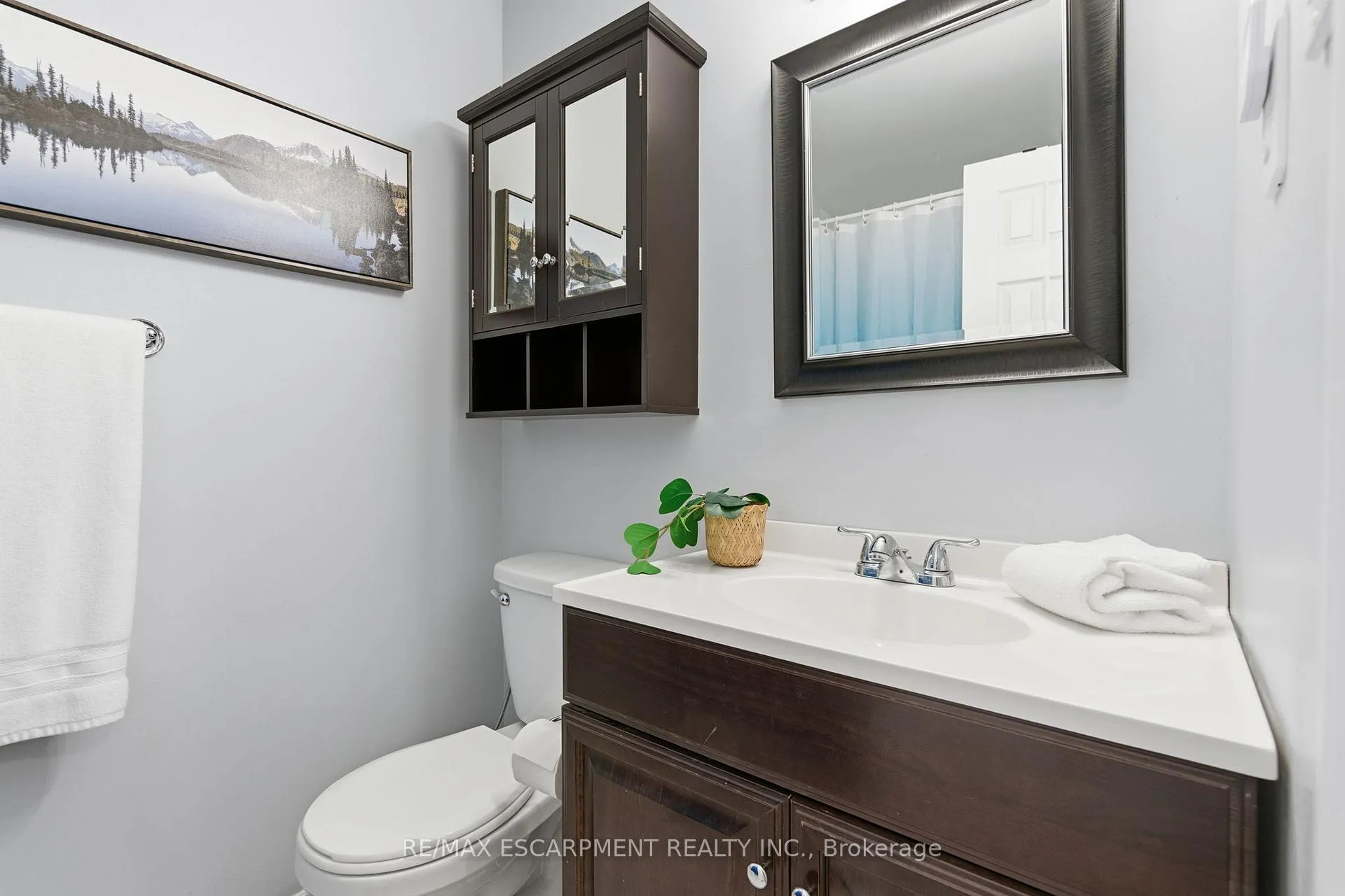 Photo 25 of 38 Golden Orchard Drive, Hamilton, Gourley — HOMEH