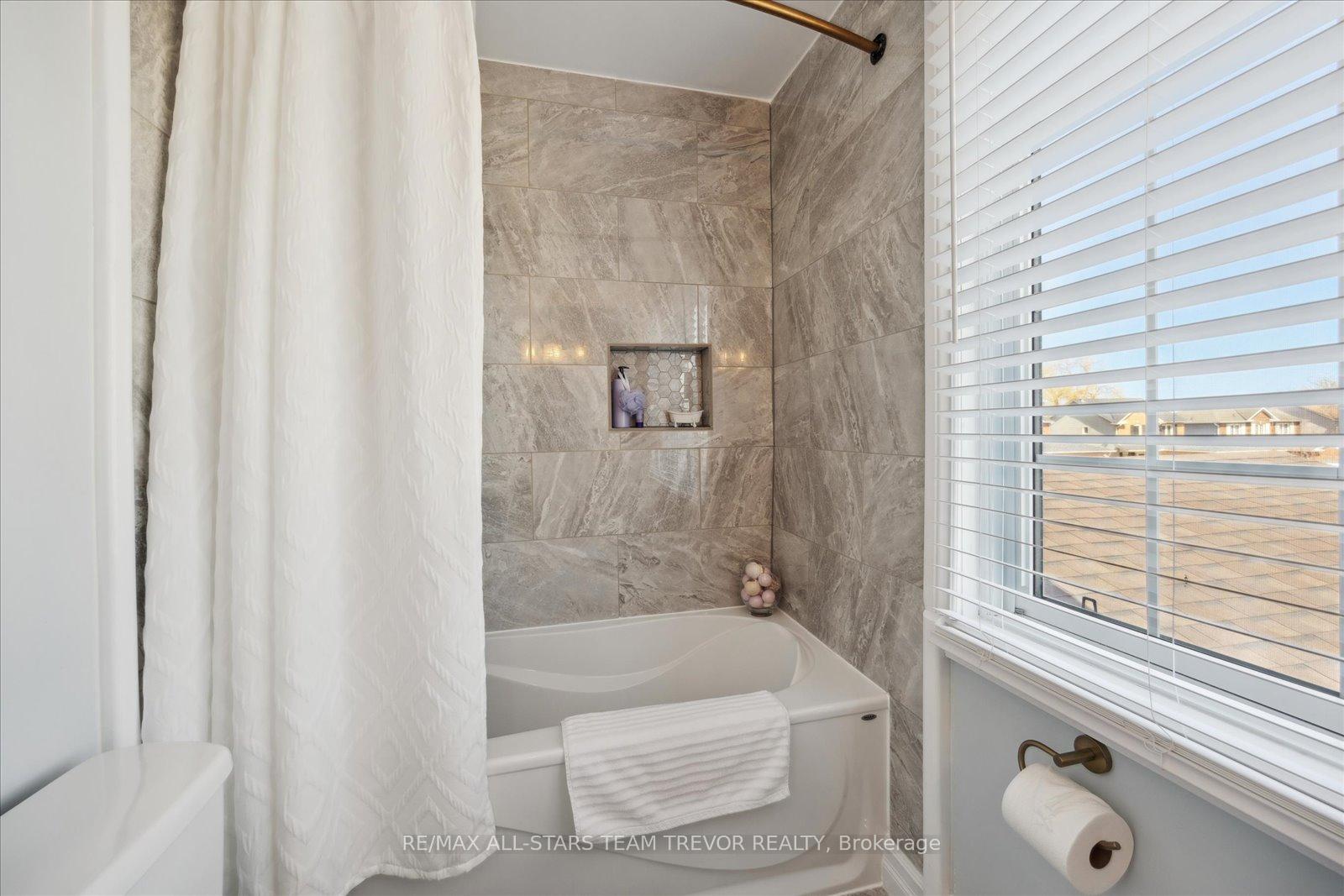 Photo 31 of 166 Natanya Boulevard, Georgina, Keswick North — HOMEH