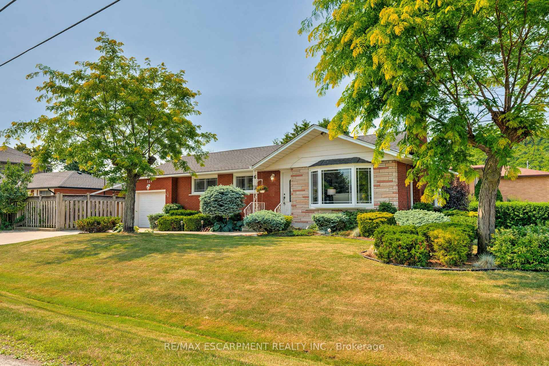Photo 2 of 224 Glenholme Avenue, Hamilton, Winona — HOMEH