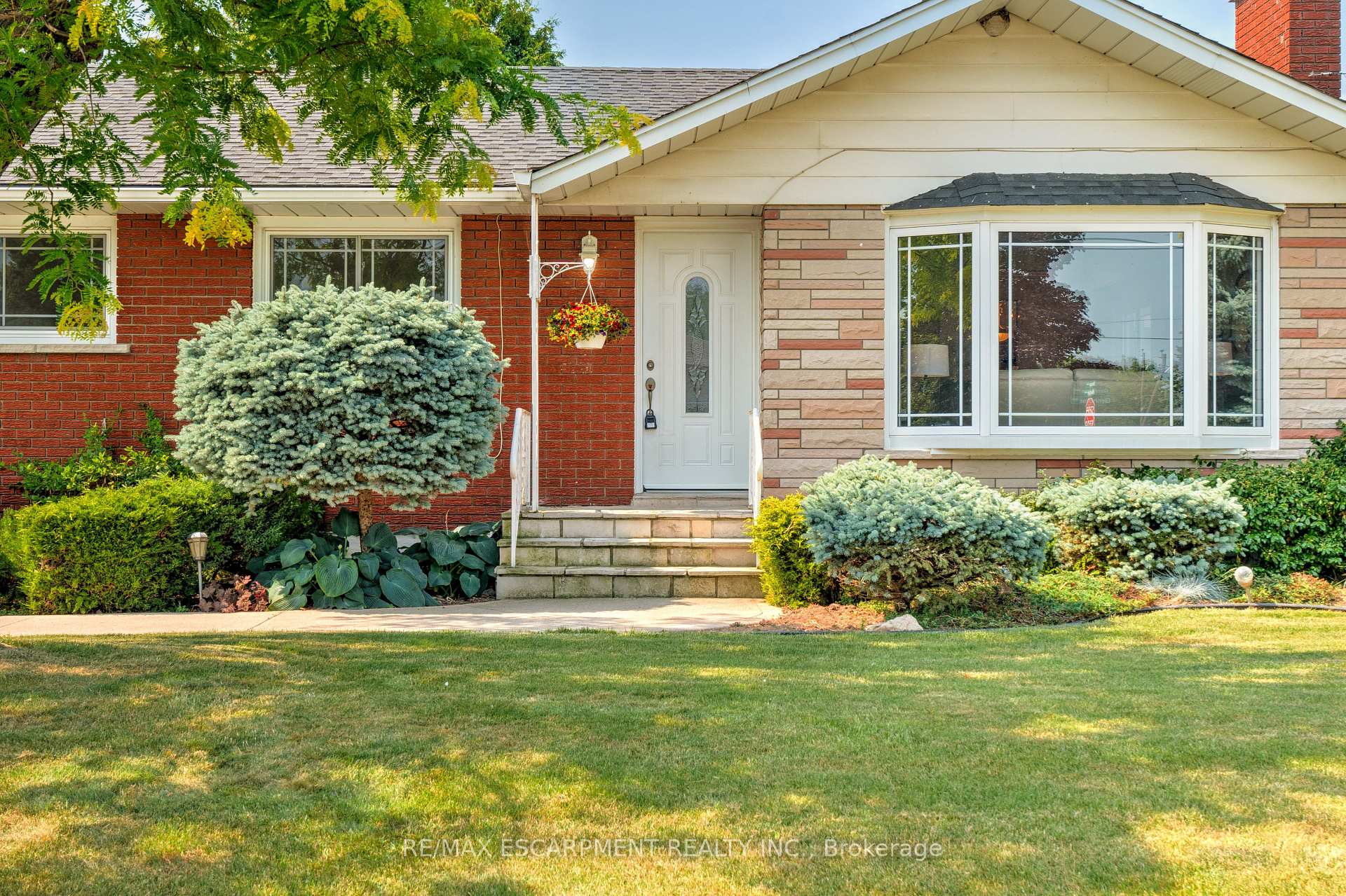 Photo 3 of 224 Glenholme Avenue, Hamilton, Winona — HOMEH