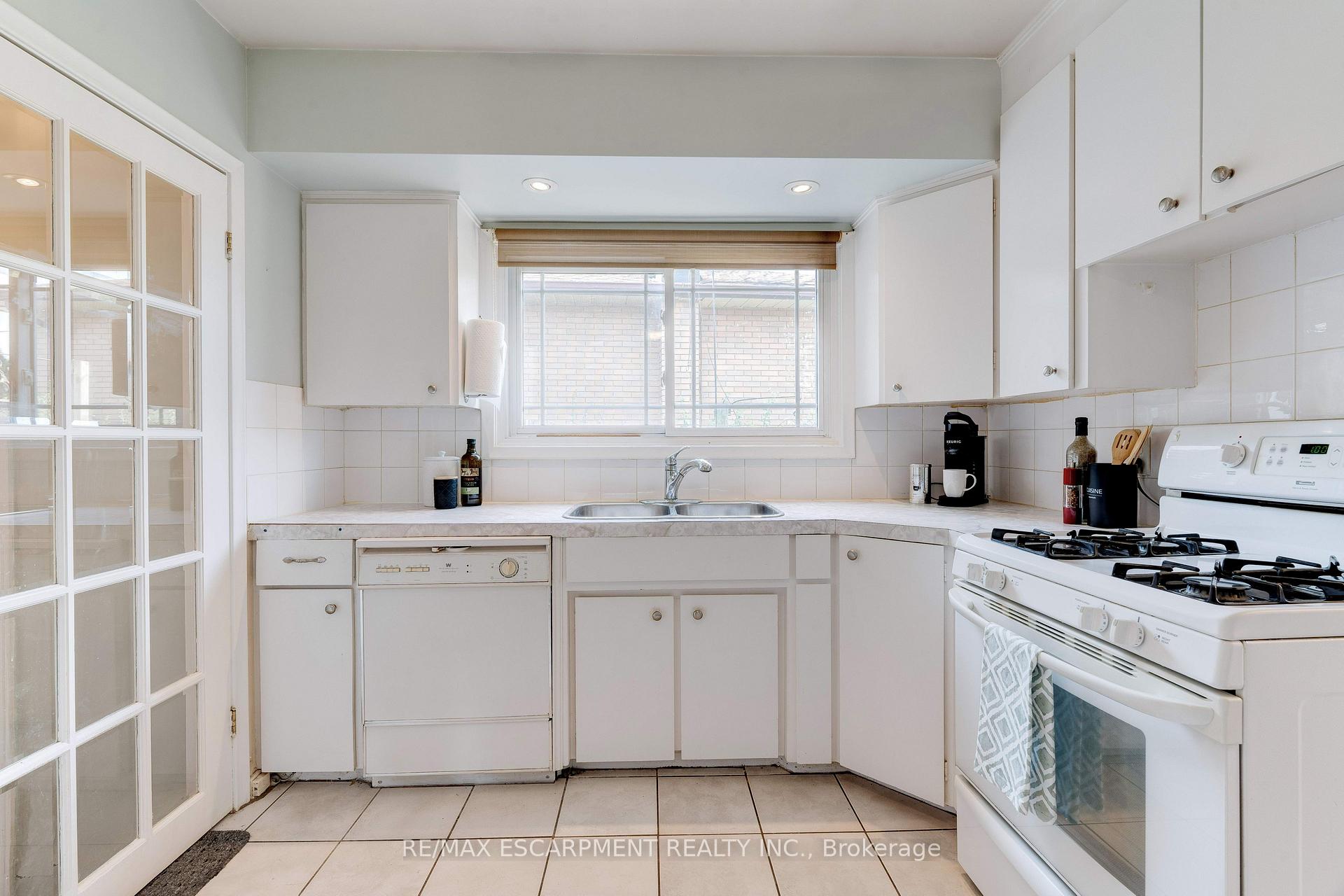 Photo 10 of 224 Glenholme Avenue, Hamilton, Winona — HOMEH
