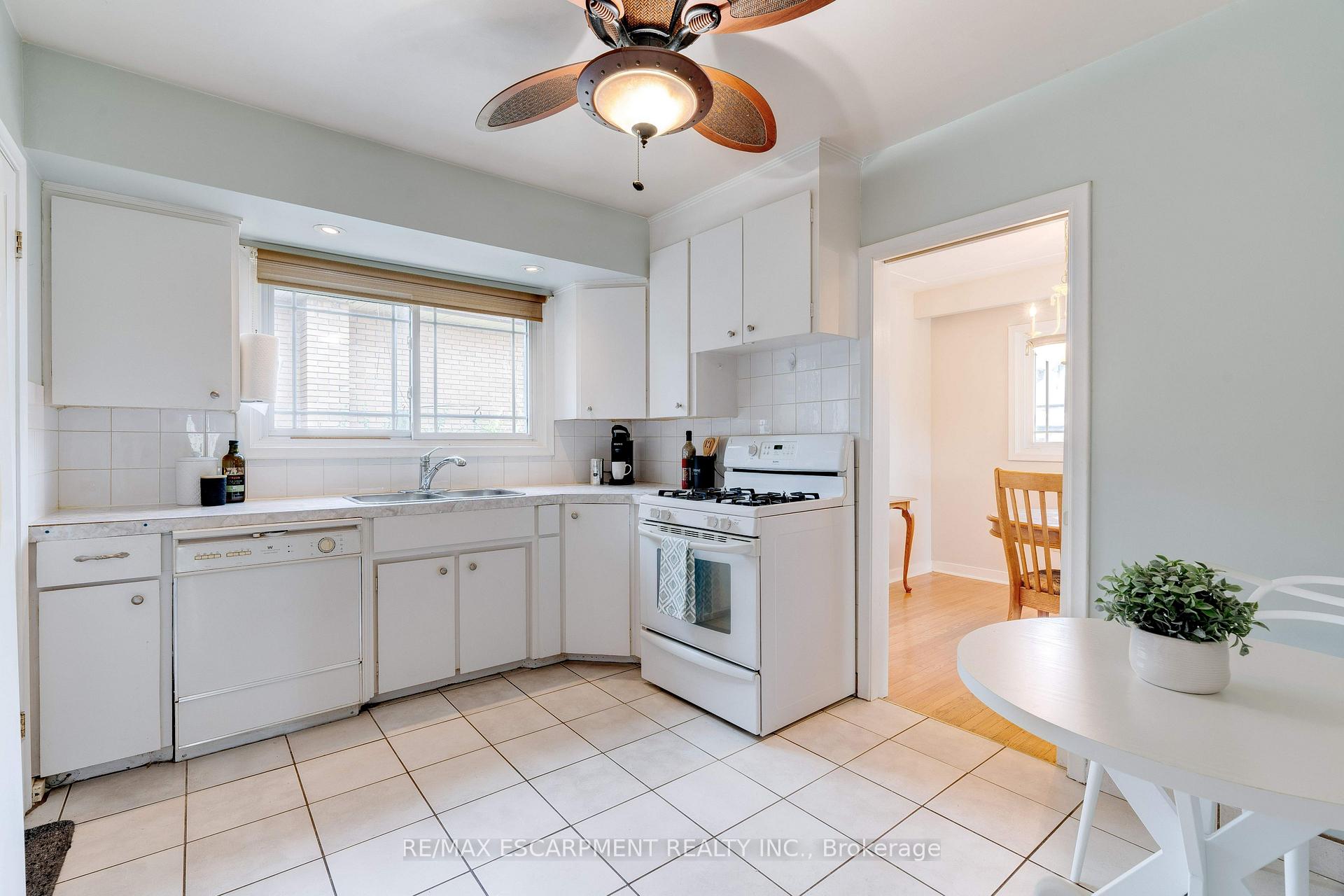 Photo 12 of 224 Glenholme Avenue, Hamilton, Winona — HOMEH
