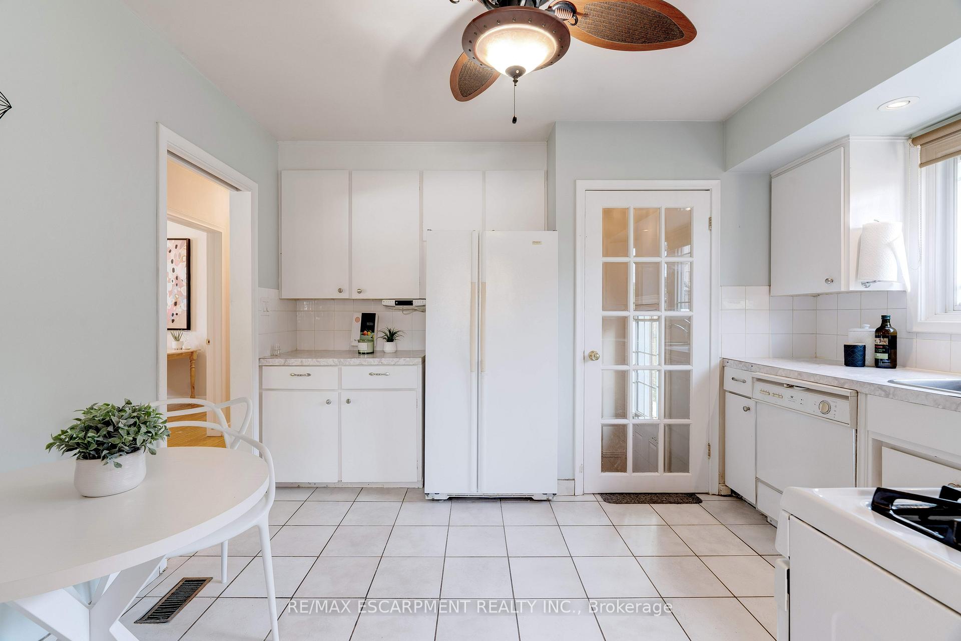 Photo 13 of 224 Glenholme Avenue, Hamilton, Winona — HOMEH