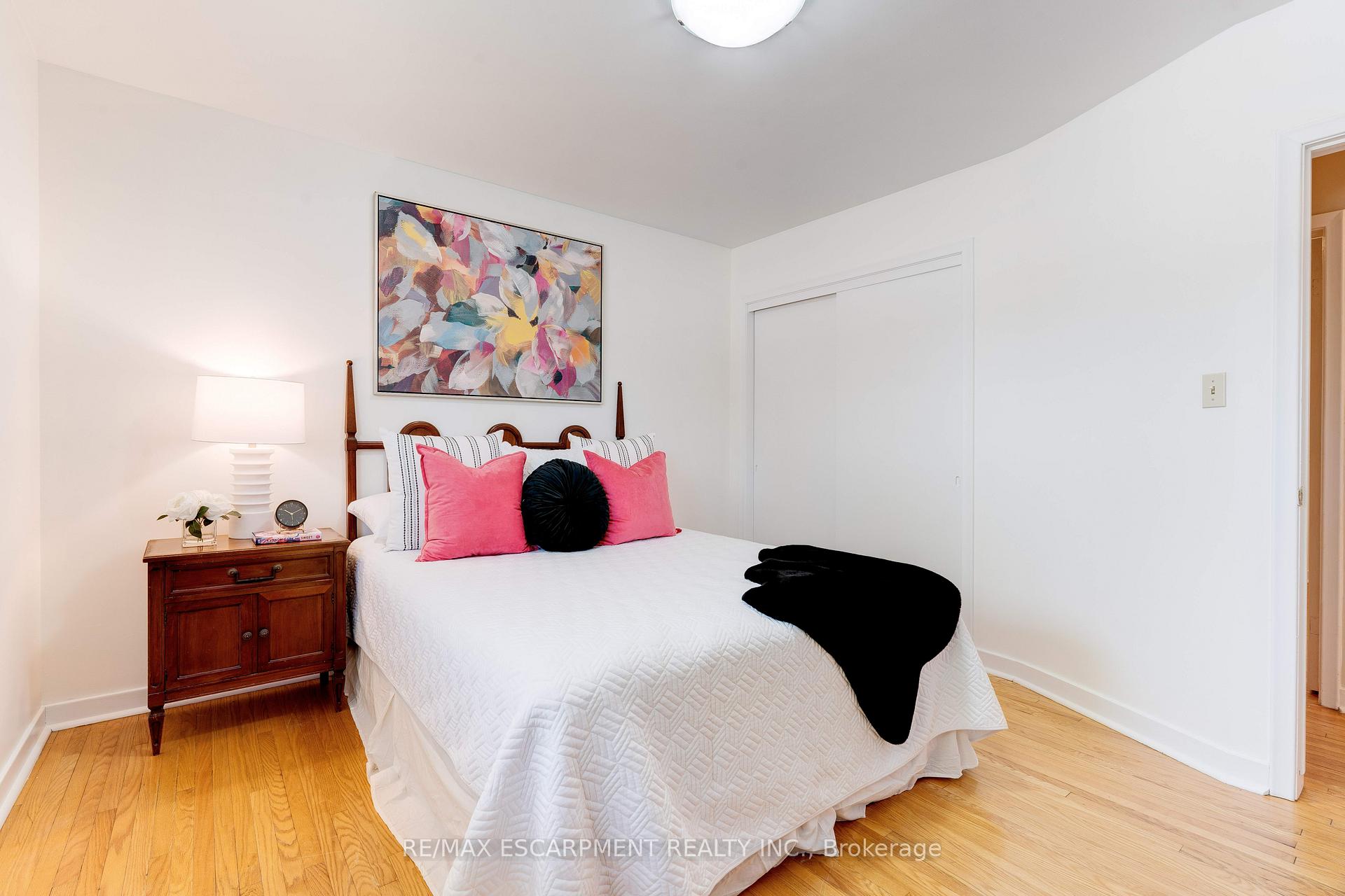 Photo 16 of 224 Glenholme Avenue, Hamilton, Winona — HOMEH