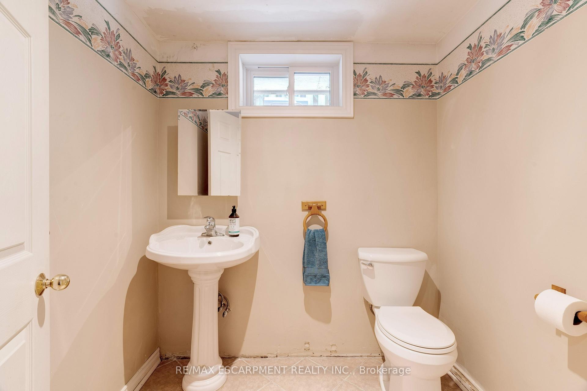 Photo 26 of 224 Glenholme Avenue, Hamilton, Winona — HOMEH
