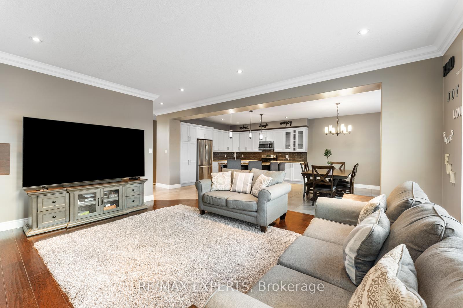 Photo 16 of 154 Davinci Boulevard, Hamilton, Carpenter — HOMEH