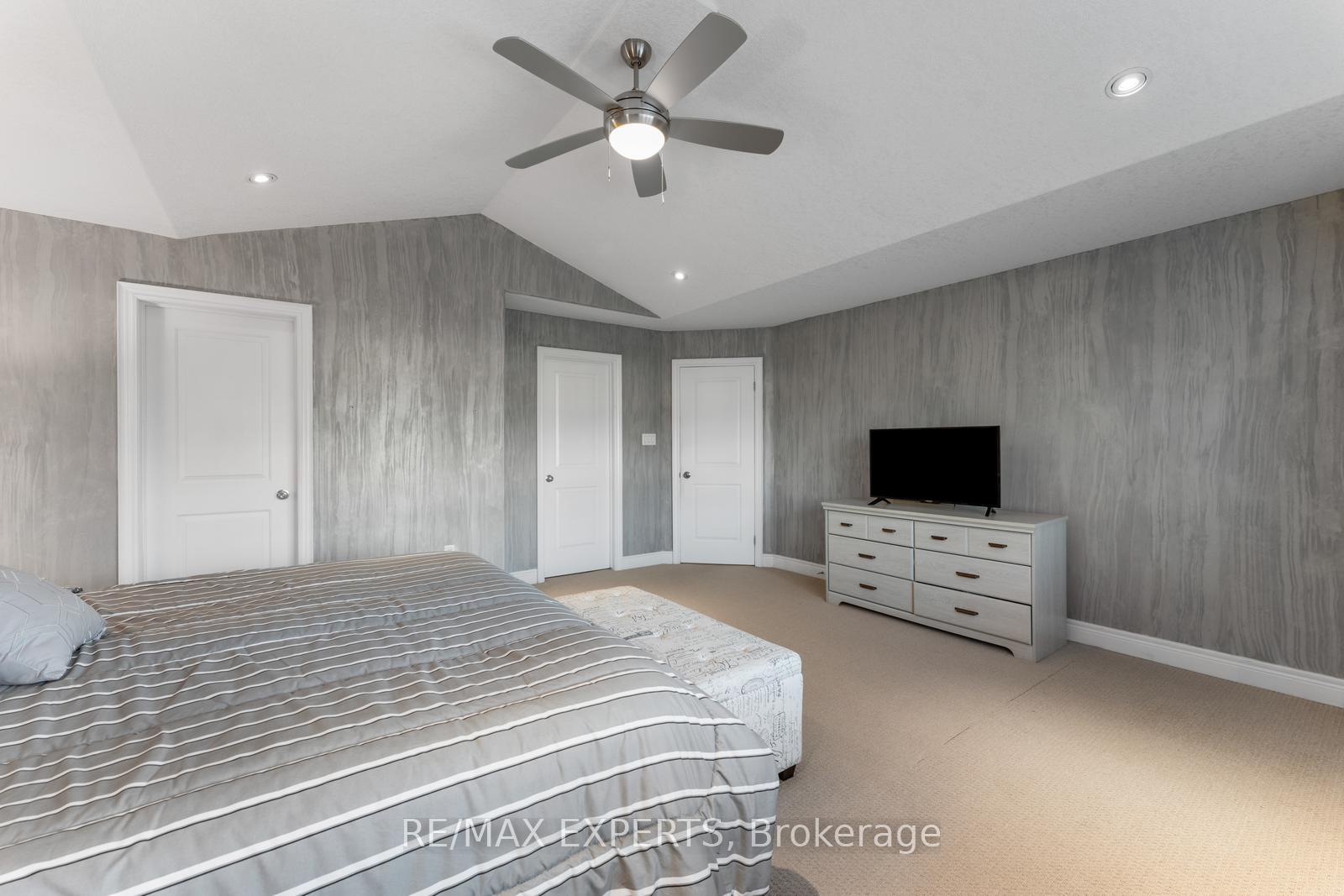 Photo 33 of 154 Davinci Boulevard, Hamilton, Carpenter — HOMEH