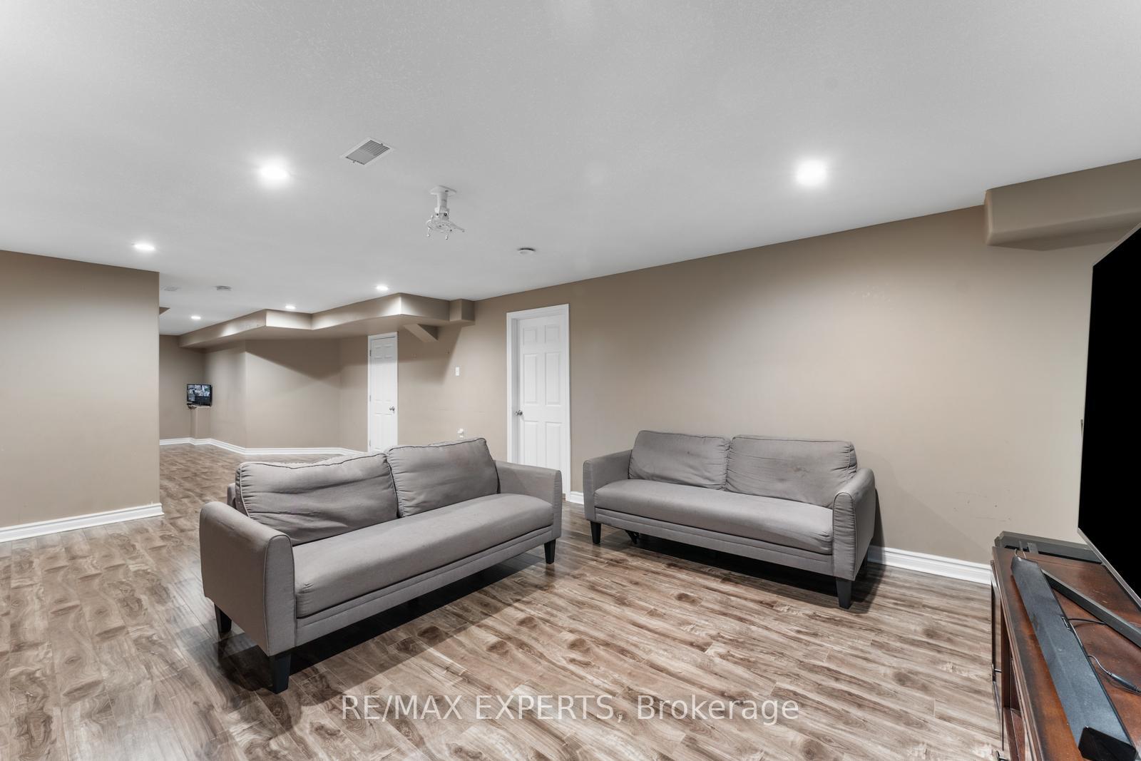 Photo 43 of 154 Davinci Boulevard, Hamilton, Carpenter — HOMEH