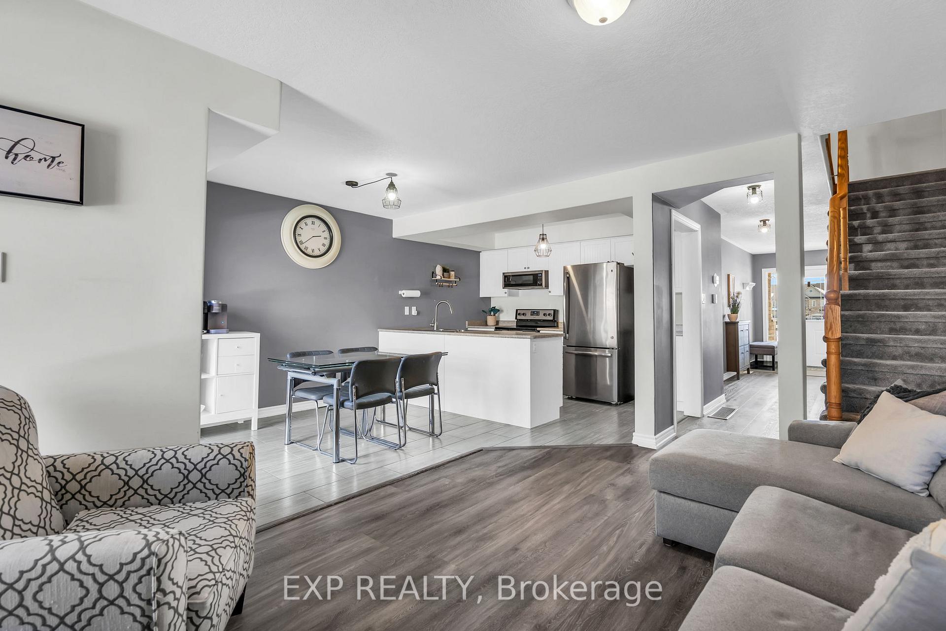 Photo 10 of 53 Wyndham Circle, Georgina, Sutton & Jackson's Point — HOMEH