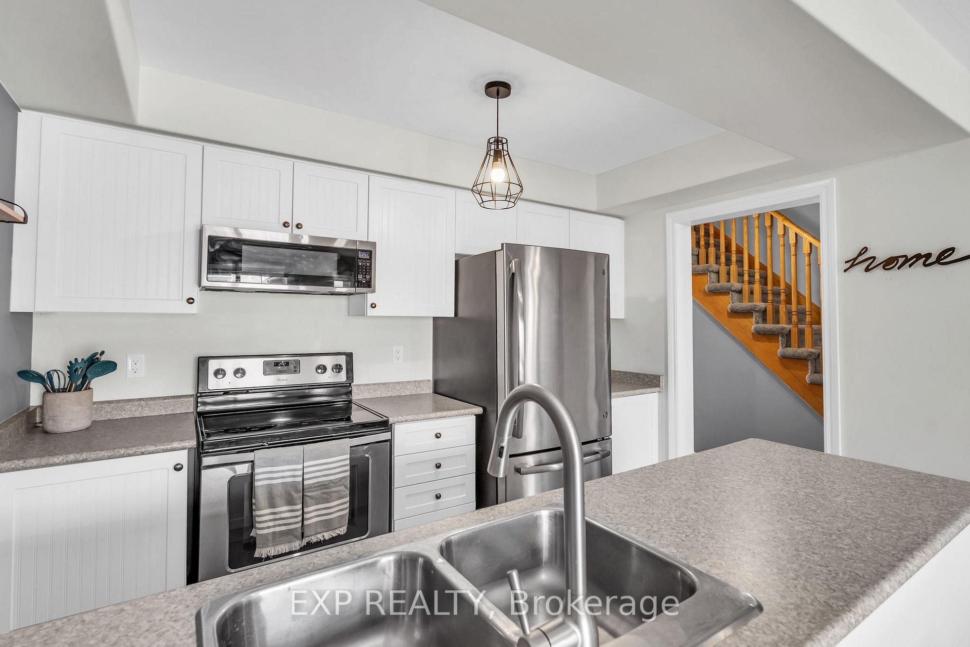 Photo 13 of 53 Wyndham Circle, Georgina, Sutton & Jackson's Point — HOMEH