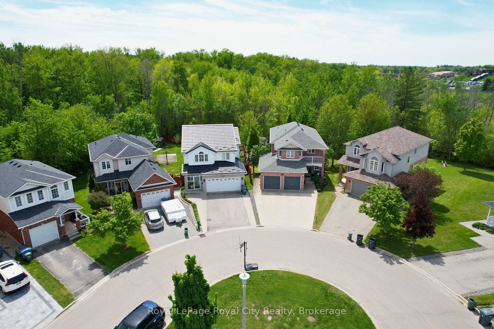 Photo 2 of 92 Chillico Drive, Guelph, Willow West/Sugarbush/West Acres — HOMEH
