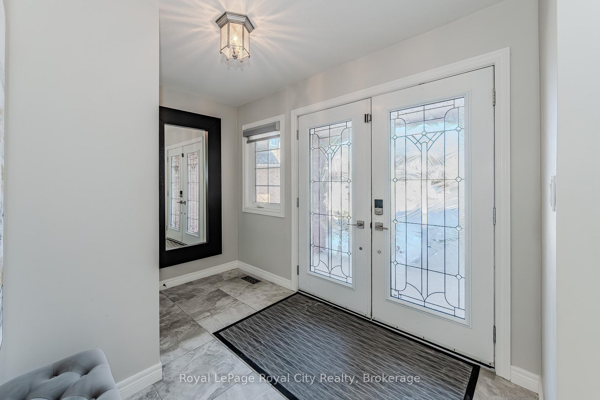 Photo 4 of 92 Chillico Drive, Guelph, Willow West/Sugarbush/West Acres — HOMEH