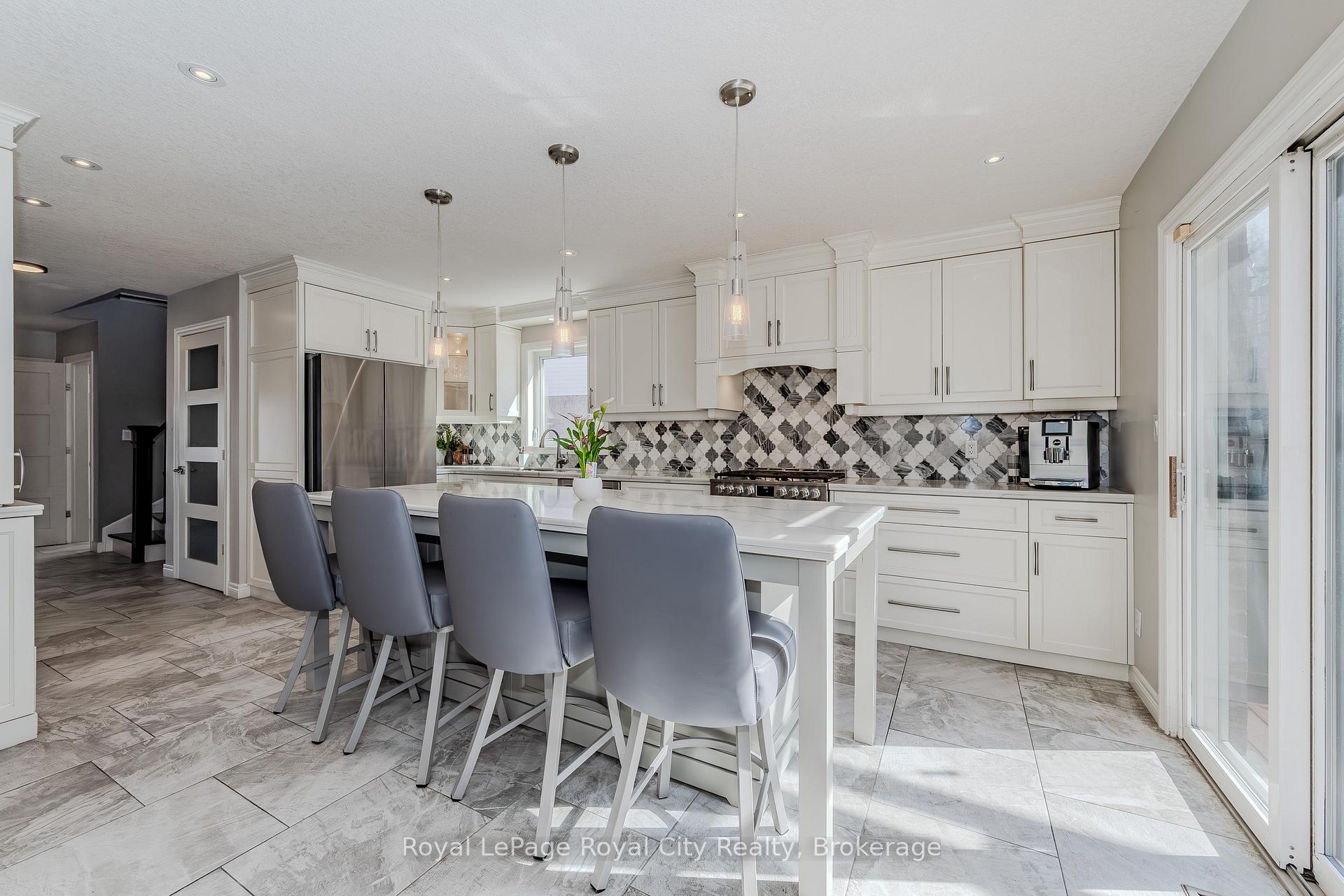 Photo 6 of 92 Chillico Drive, Guelph, Willow West/Sugarbush/West Acres — HOMEH