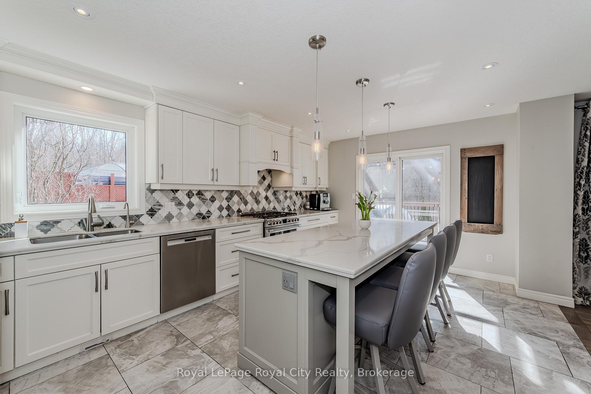 Photo 7 of 92 Chillico Drive, Guelph, Willow West/Sugarbush/West Acres — HOMEH