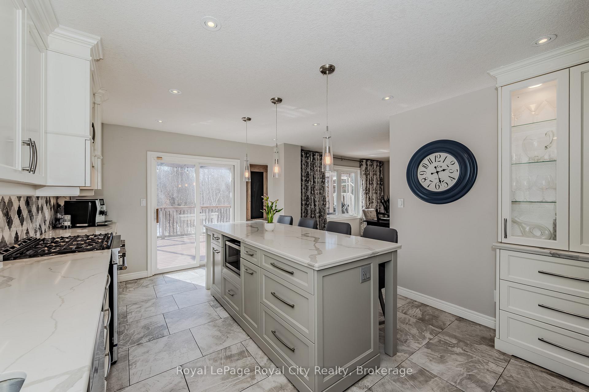Photo 8 of 92 Chillico Drive, Guelph, Willow West/Sugarbush/West Acres — HOMEH