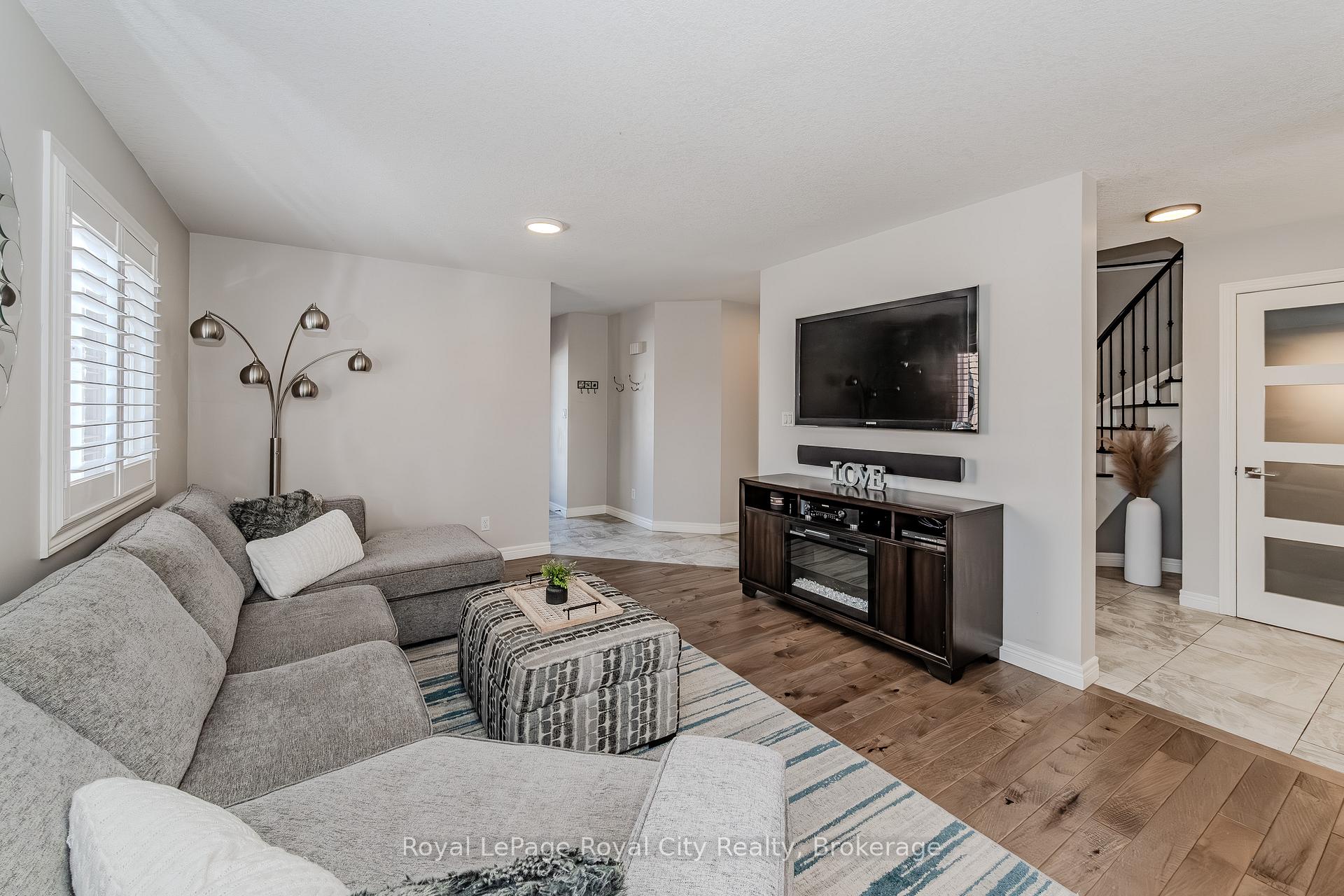 Photo 14 of 92 Chillico Drive, Guelph, Willow West/Sugarbush/West Acres — HOMEH