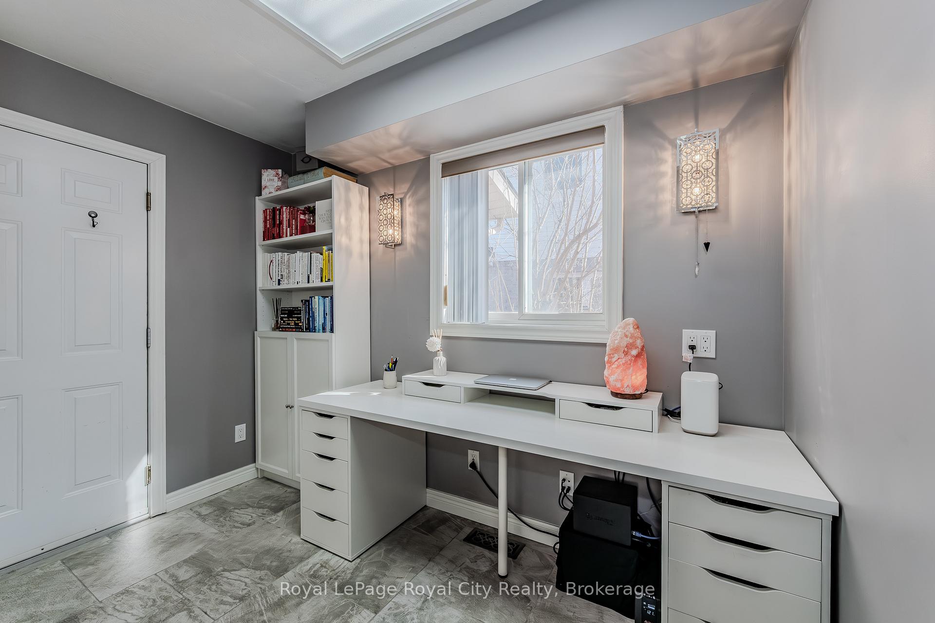 Photo 15 of 92 Chillico Drive, Guelph, Willow West/Sugarbush/West Acres — HOMEH