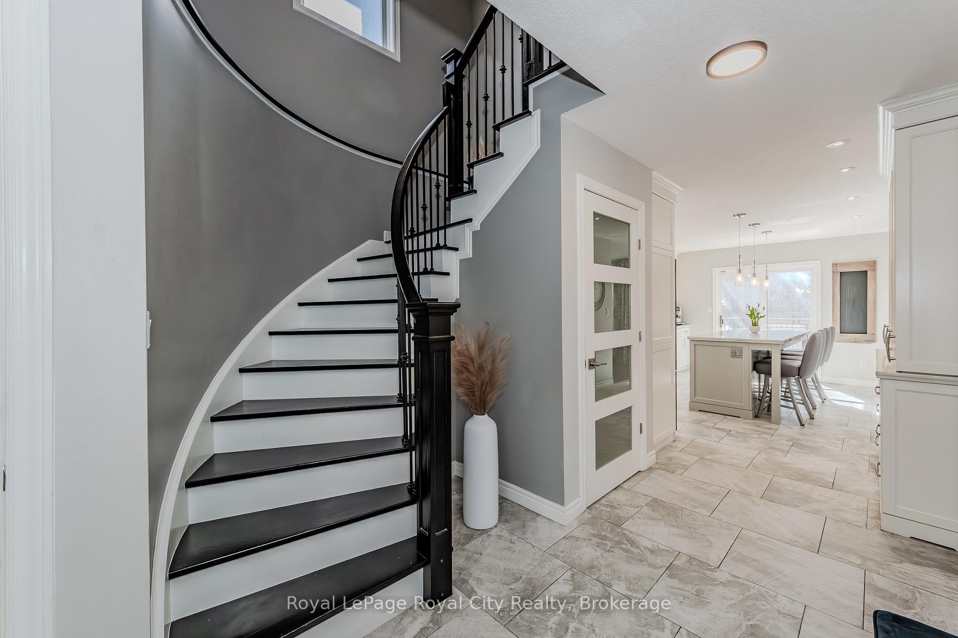 Photo 16 of 92 Chillico Drive, Guelph, Willow West/Sugarbush/West Acres — HOMEH