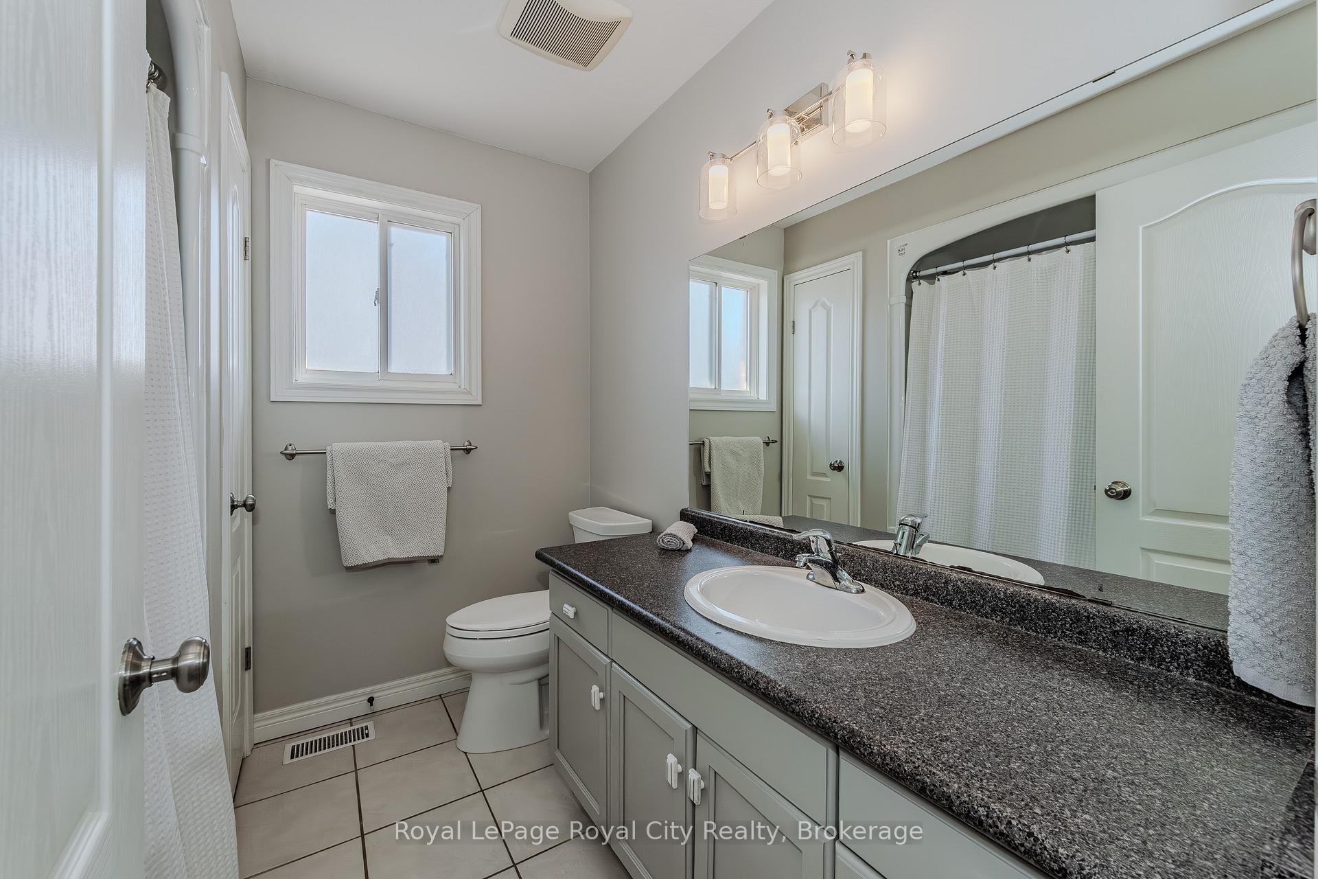 Photo 27 of 92 Chillico Drive, Guelph, Willow West/Sugarbush/West Acres — HOMEH