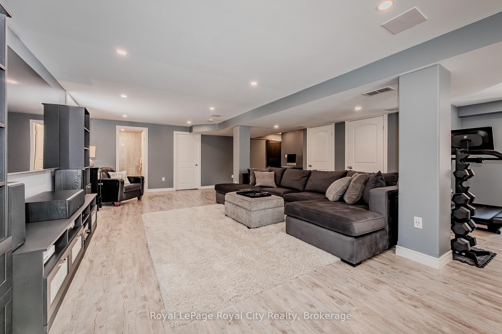 Photo 28 of 92 Chillico Drive, Guelph, Willow West/Sugarbush/West Acres — HOMEH