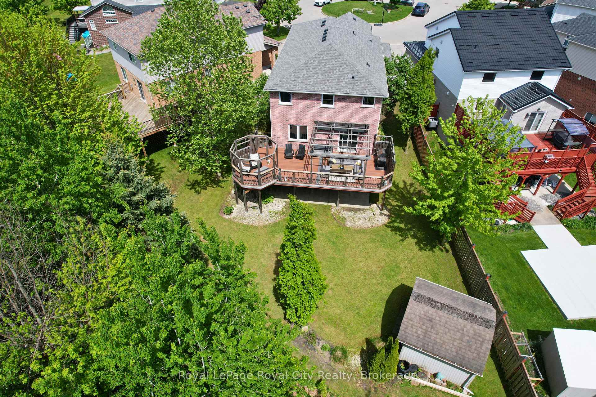 Photo 32 of 92 Chillico Drive, Guelph, Willow West/Sugarbush/West Acres — HOMEH