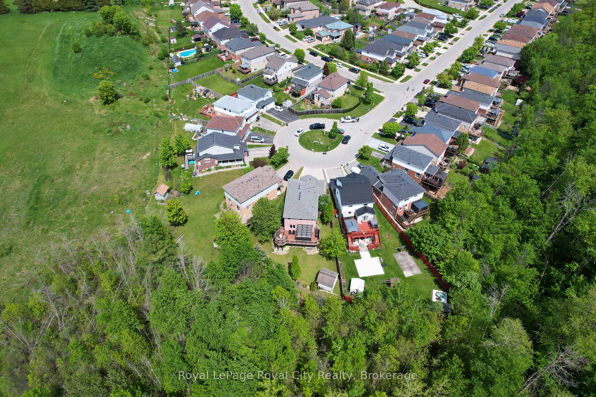 Photo 38 of 92 Chillico Drive, Guelph, Willow West/Sugarbush/West Acres — HOMEH